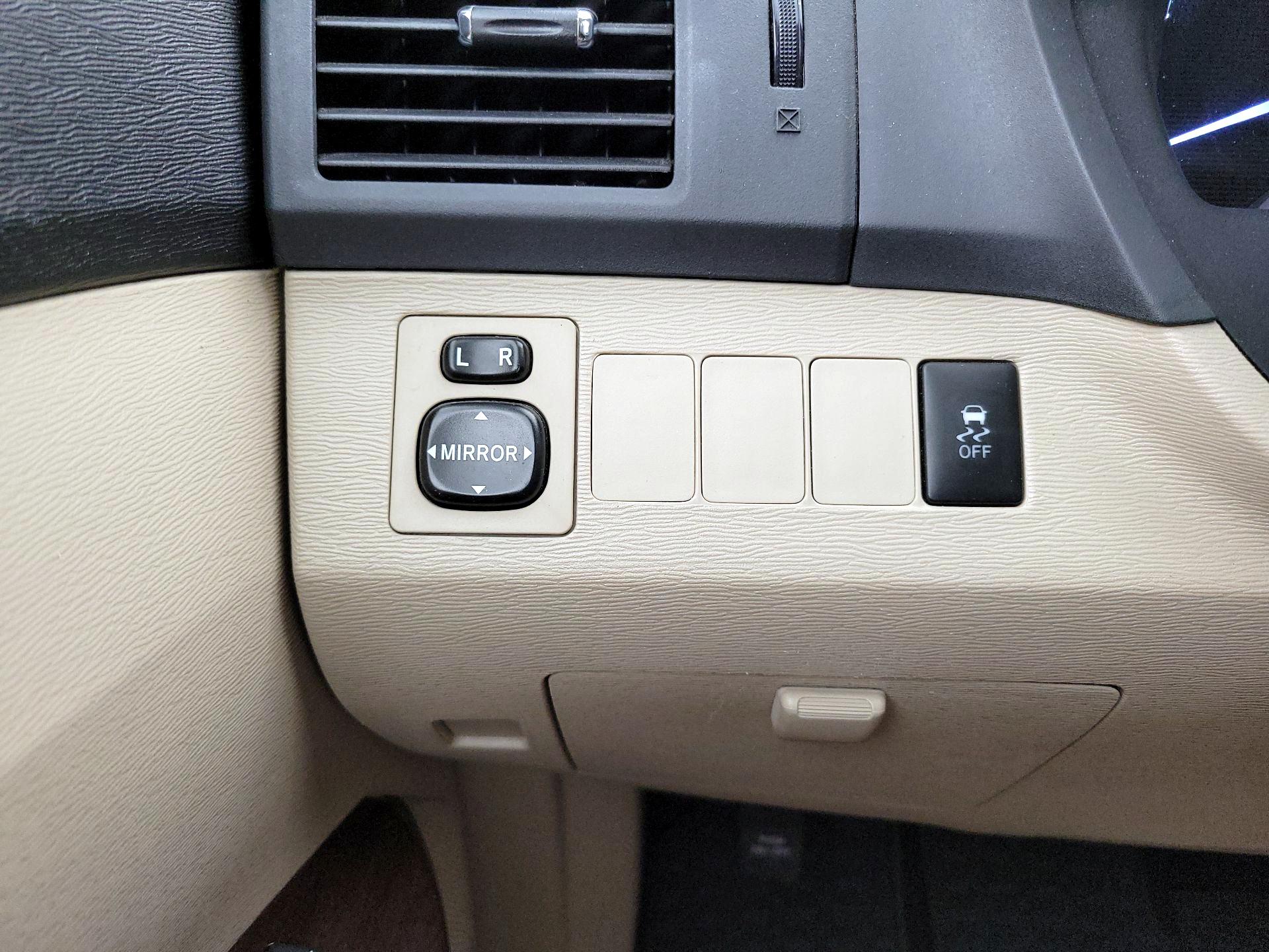 Thumbnail: 2015 Toyota Venza - 13