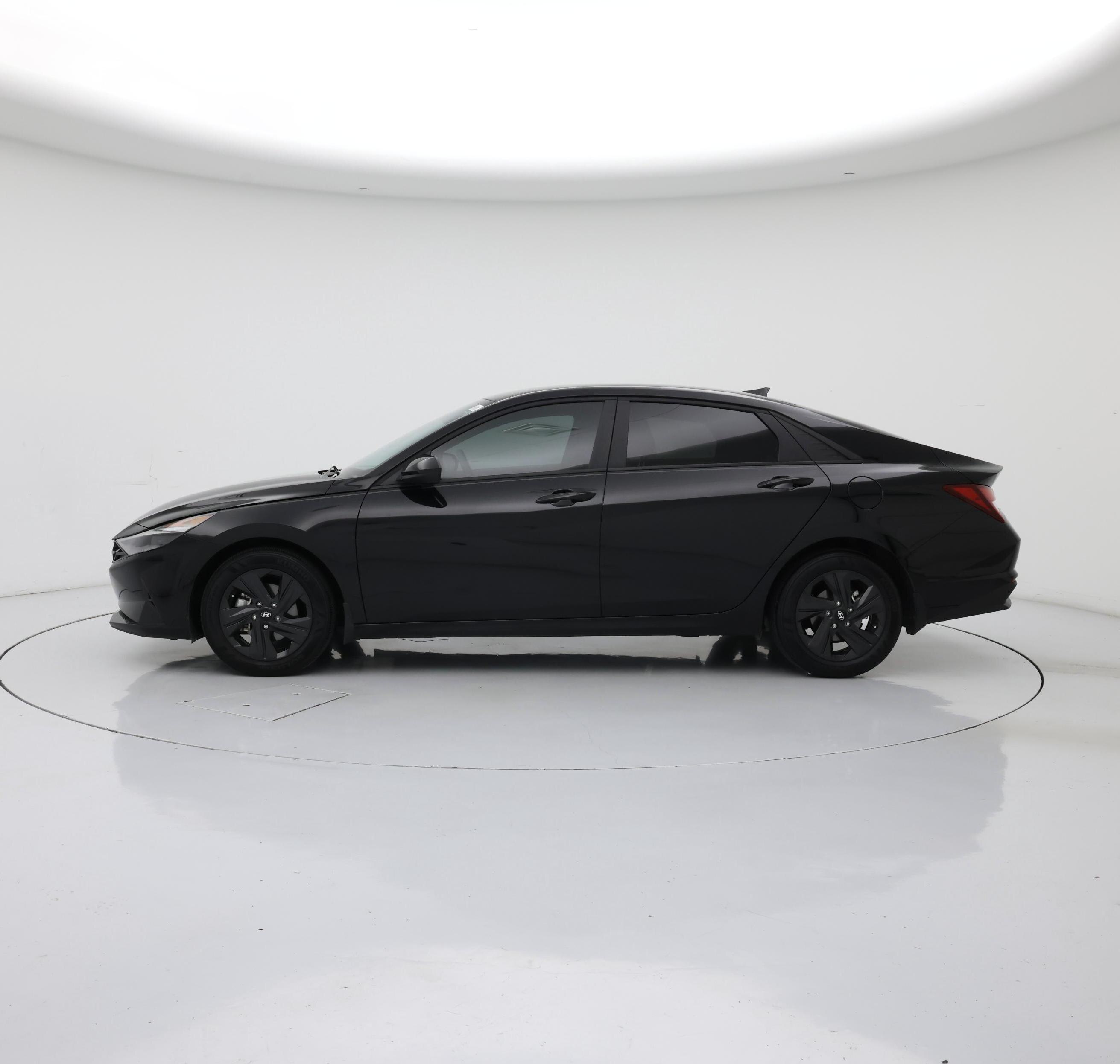 Thumbnail: 2023 Hyundai Elantra - 3