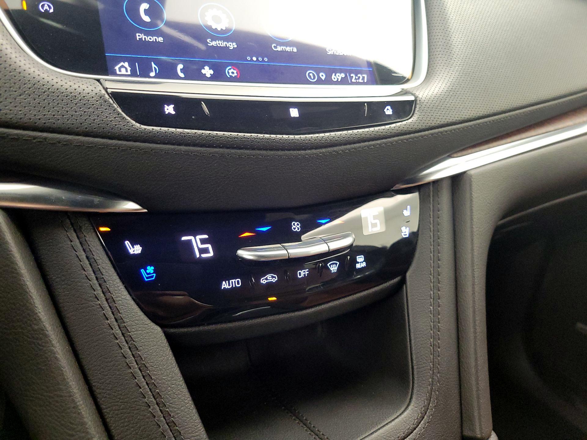 Thumbnail: 2021 Cadillac XT5 - 16