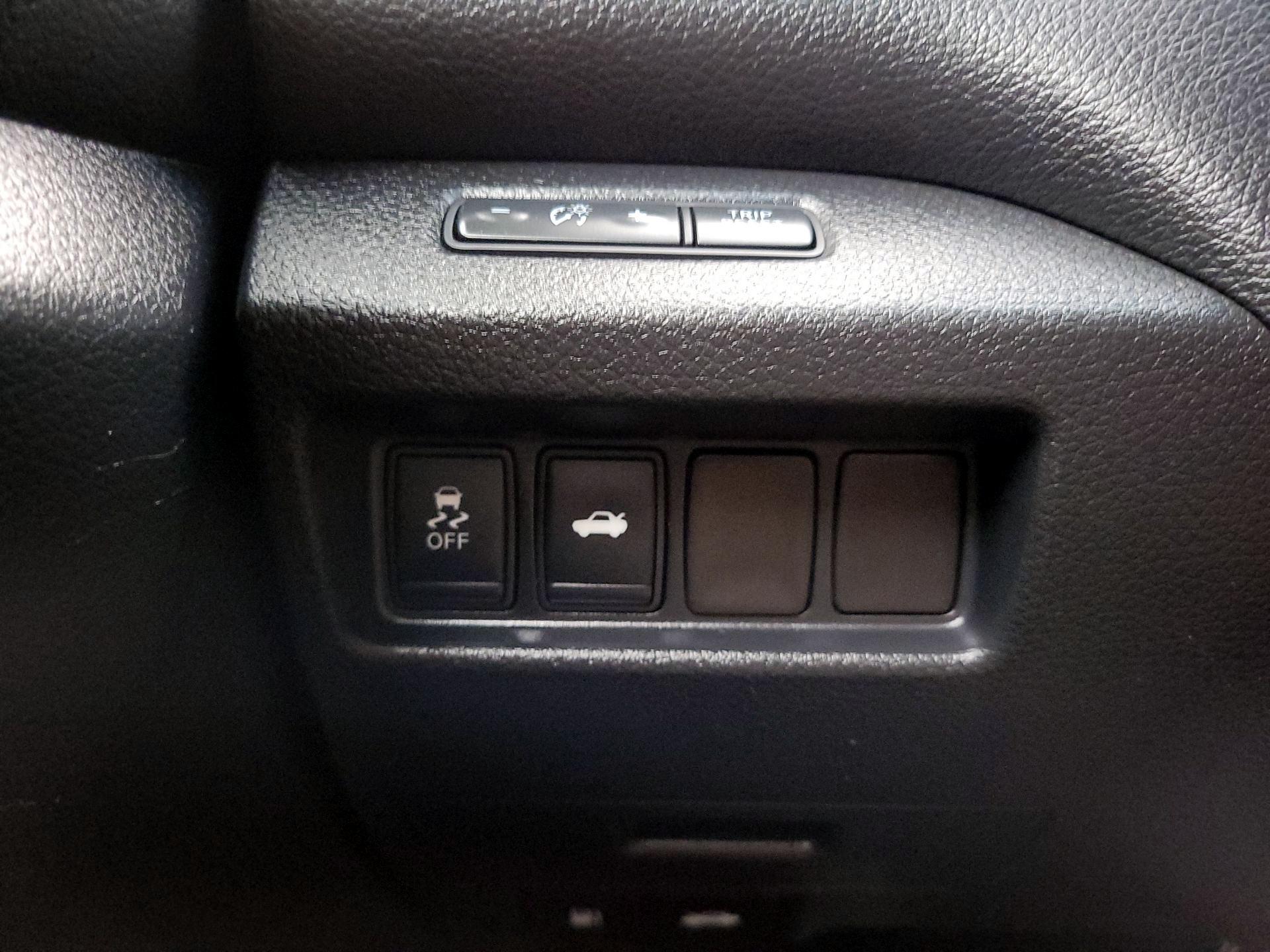 Thumbnail: 2015 Nissan Altima - 13