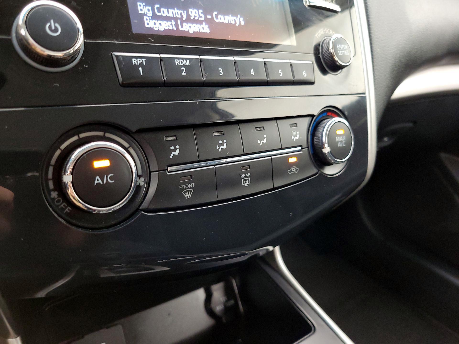 Thumbnail: 2015 Nissan Altima - 16