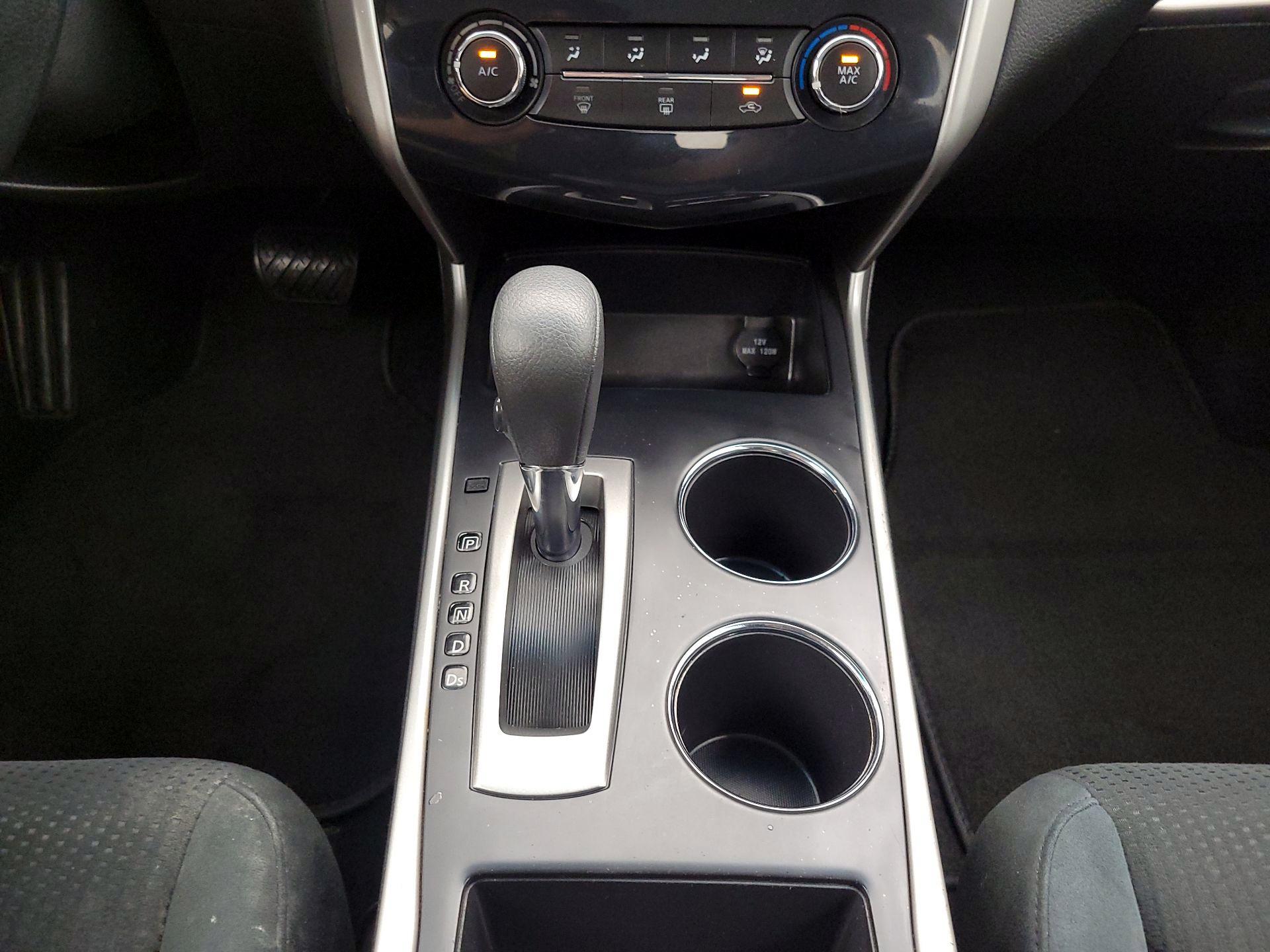 Thumbnail: 2015 Nissan Altima - 17