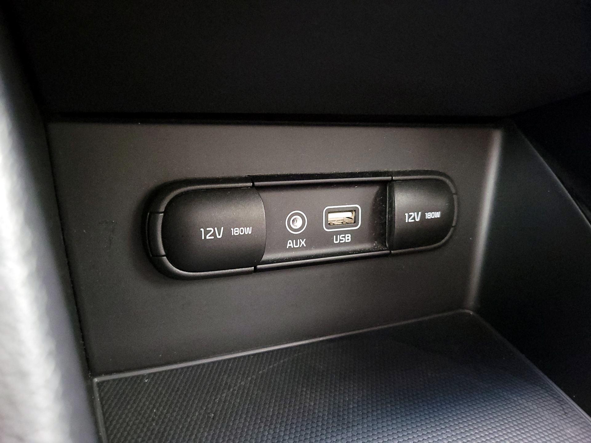 Thumbnail: 2018 Kia Niro - 18
