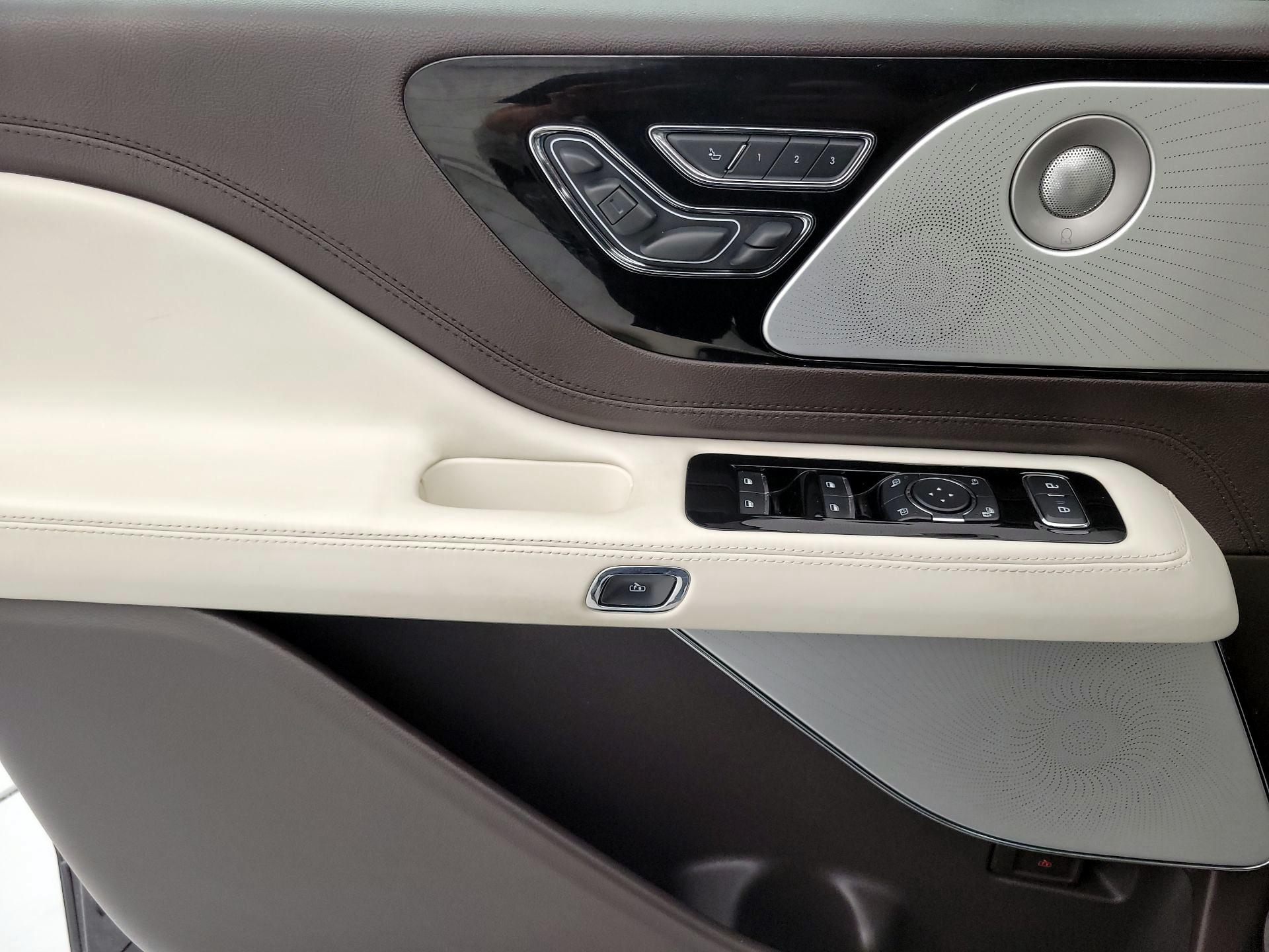 Thumbnail: 2020 Lincoln Aviator - 12