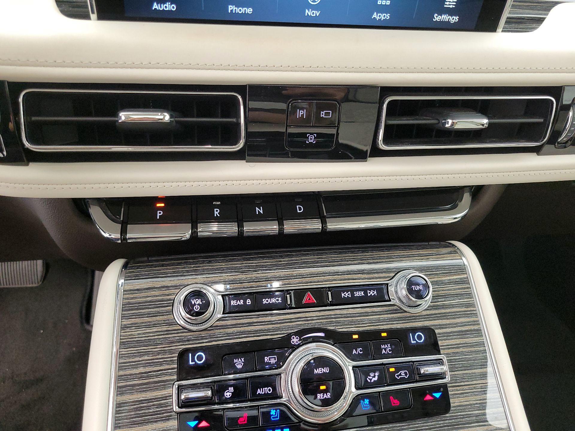 Thumbnail: 2020 Lincoln Aviator - 18