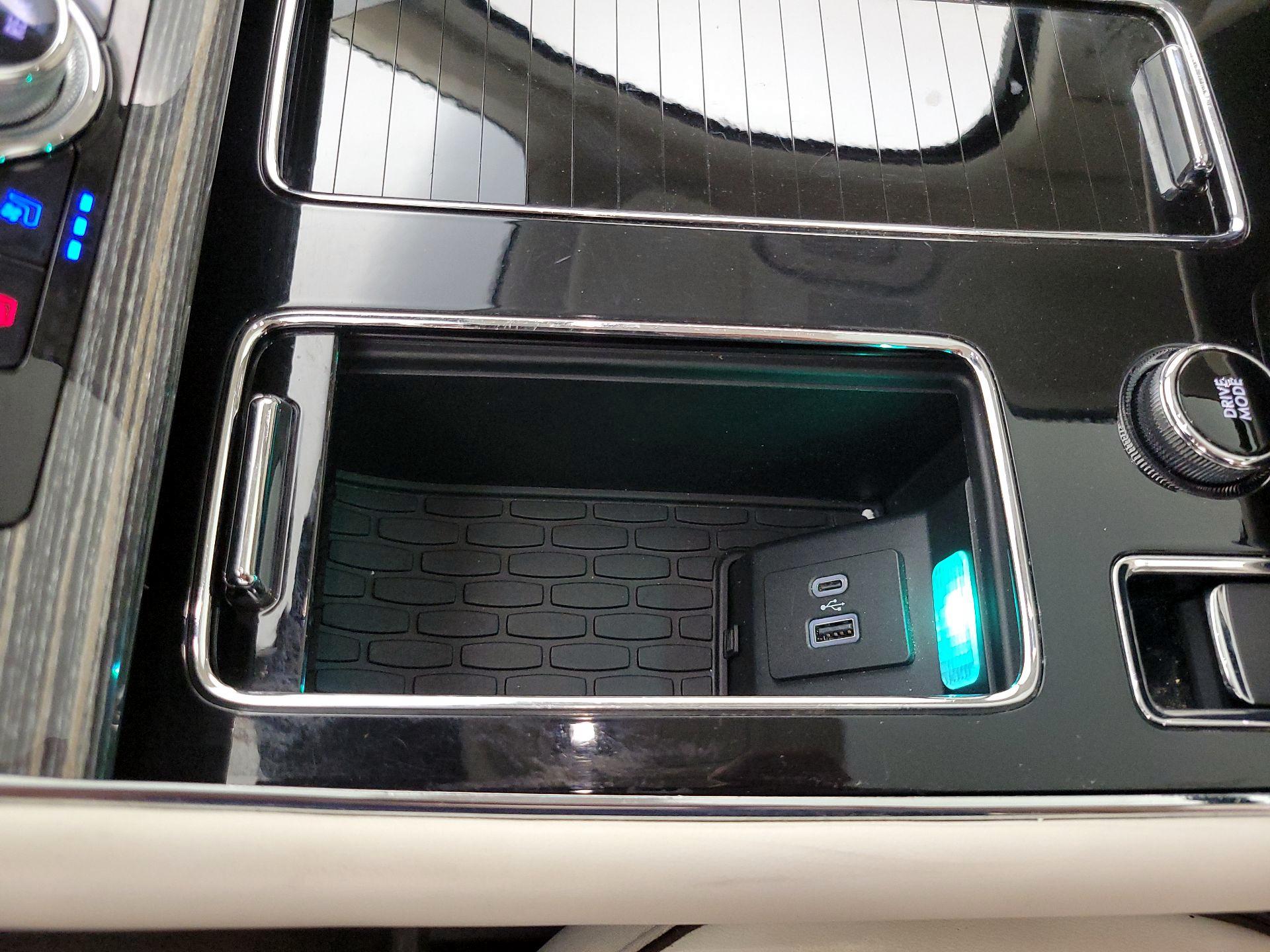 Thumbnail: 2020 Lincoln Aviator - 19