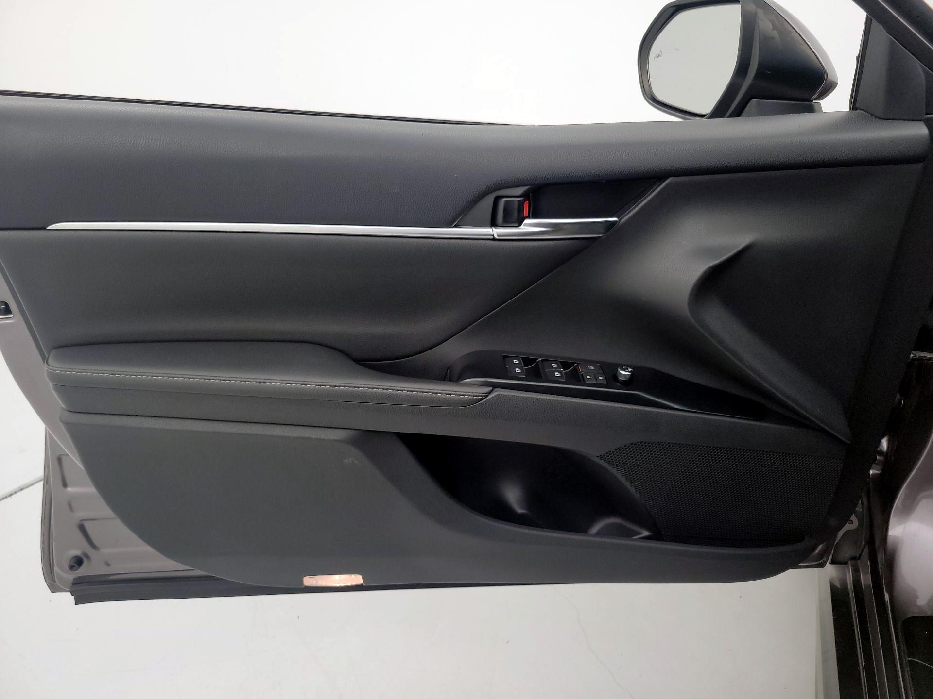 Thumbnail: 2019 Toyota Camry - 12