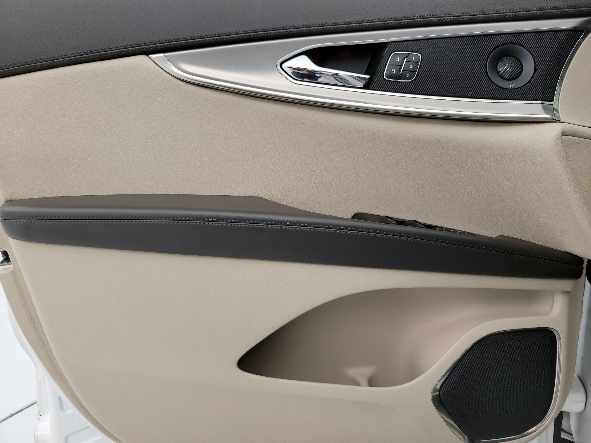 Thumbnail: 2020 Lincoln Nautilus - 12