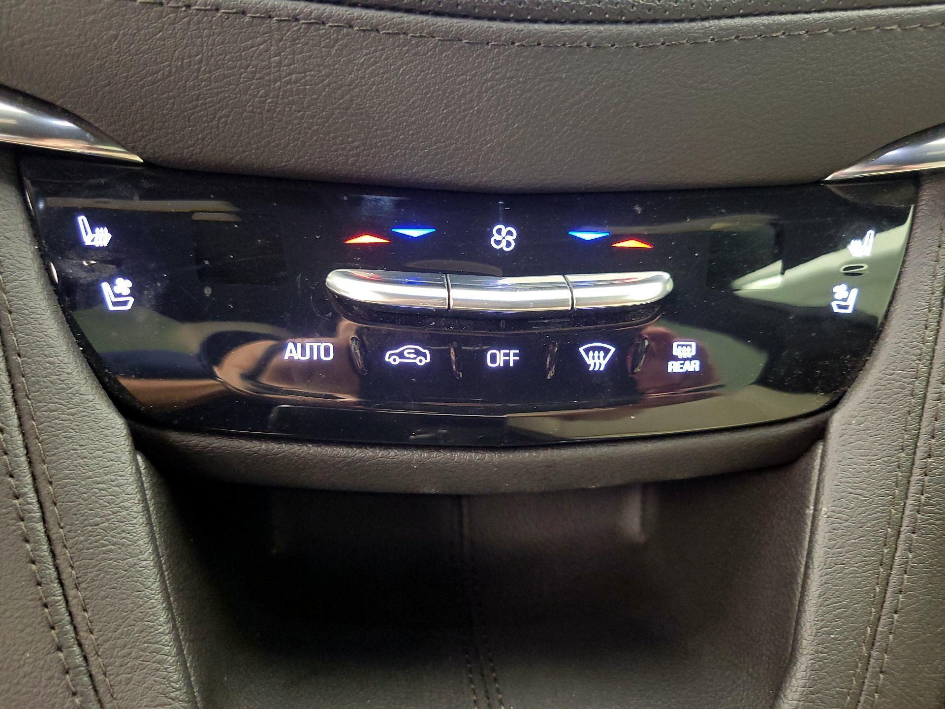 Thumbnail: 2020 Cadillac XT5 - 16