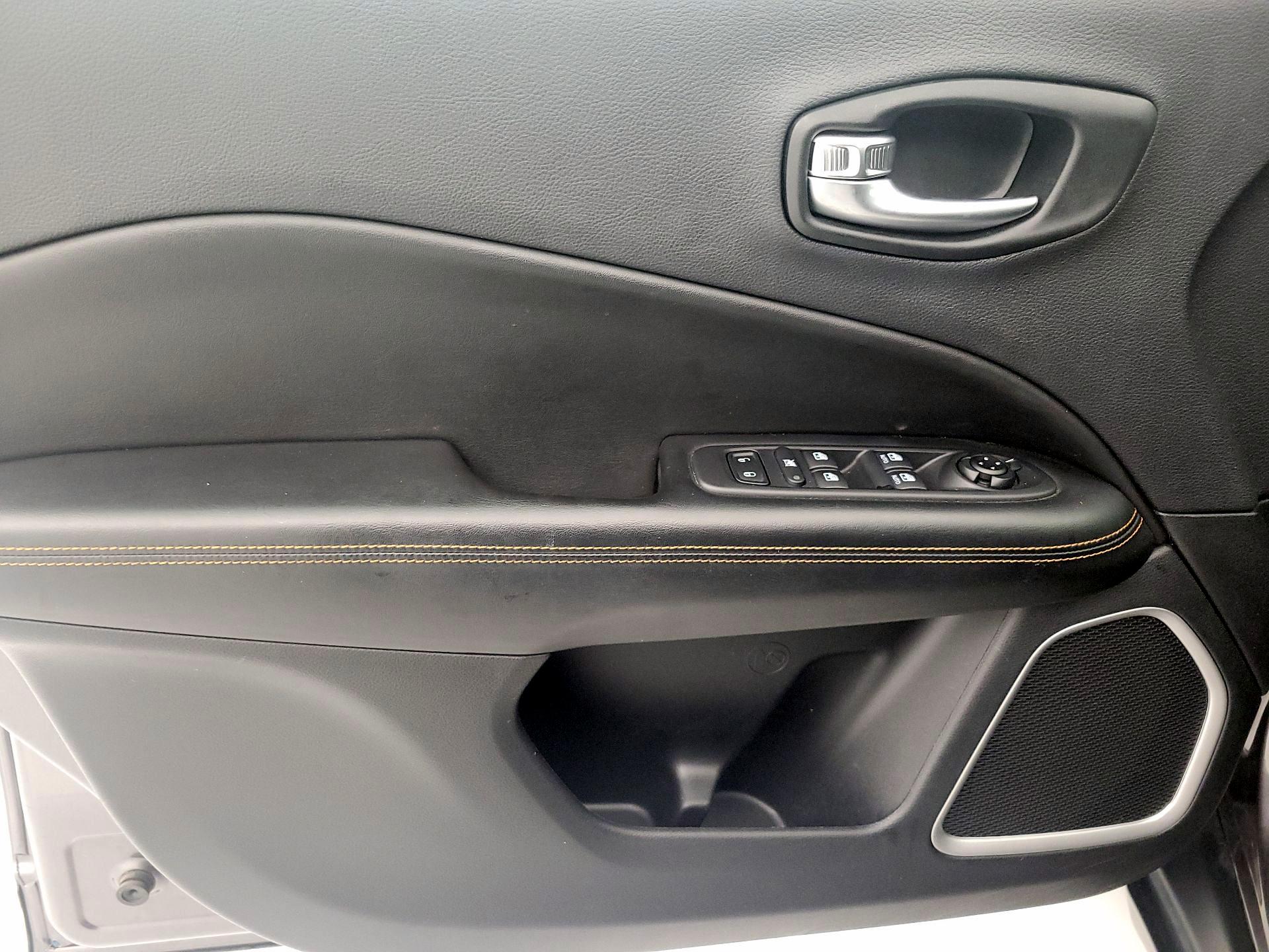 Thumbnail: 2021 Jeep Compass - 12