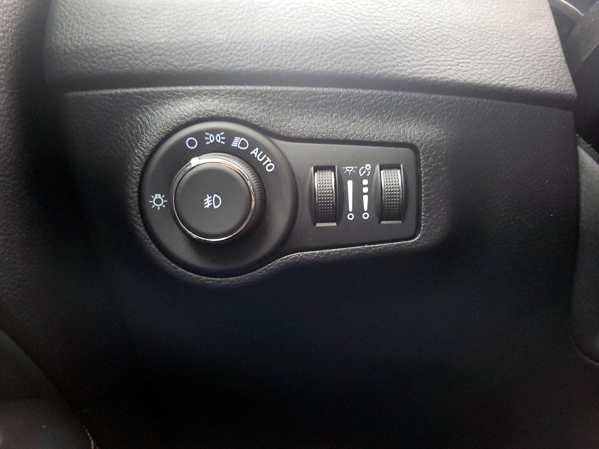 Thumbnail: 2021 Jeep Compass - 13