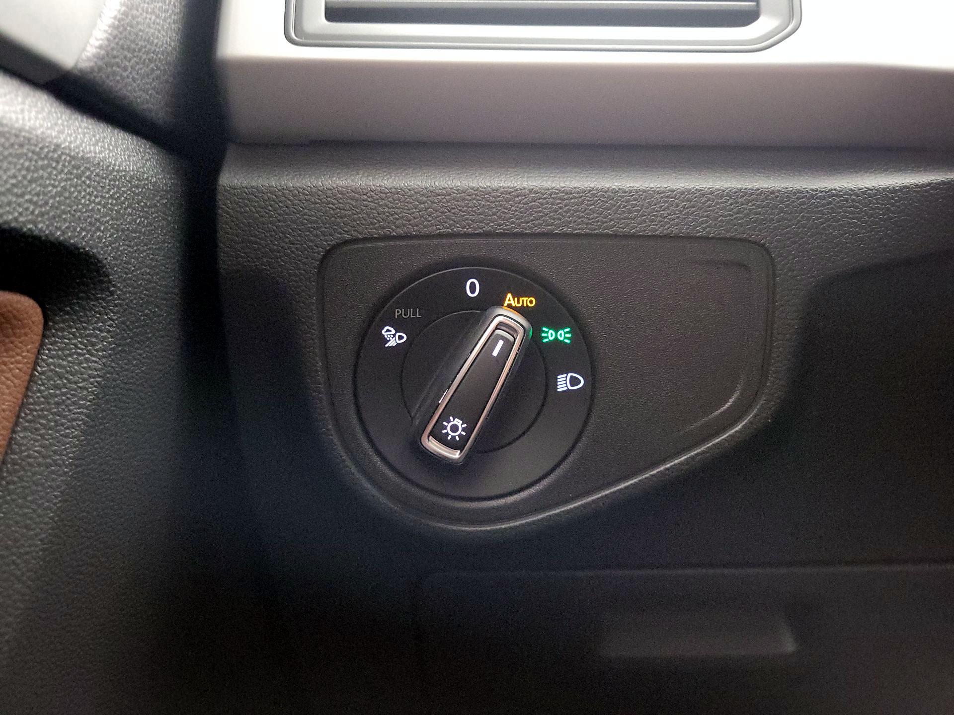 Thumbnail: 2021 Volkswagen Atlas - 13