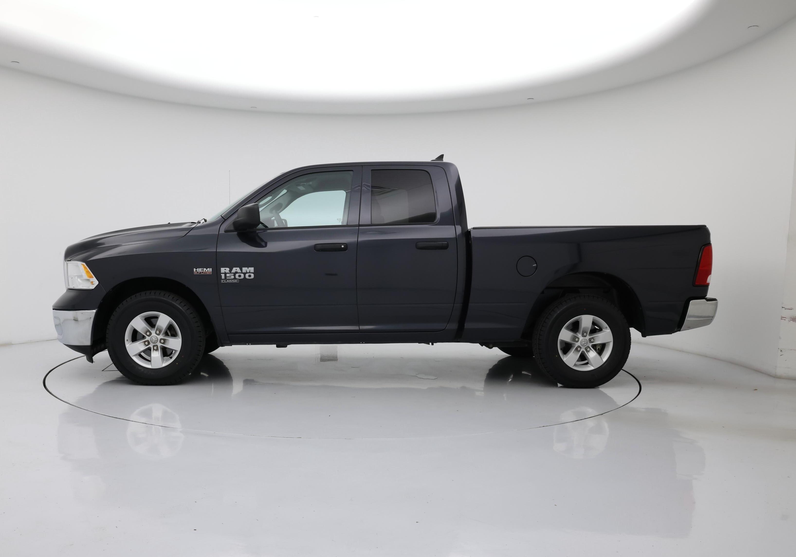 Thumbnail: 2021 RAM 1500 Classic - 3