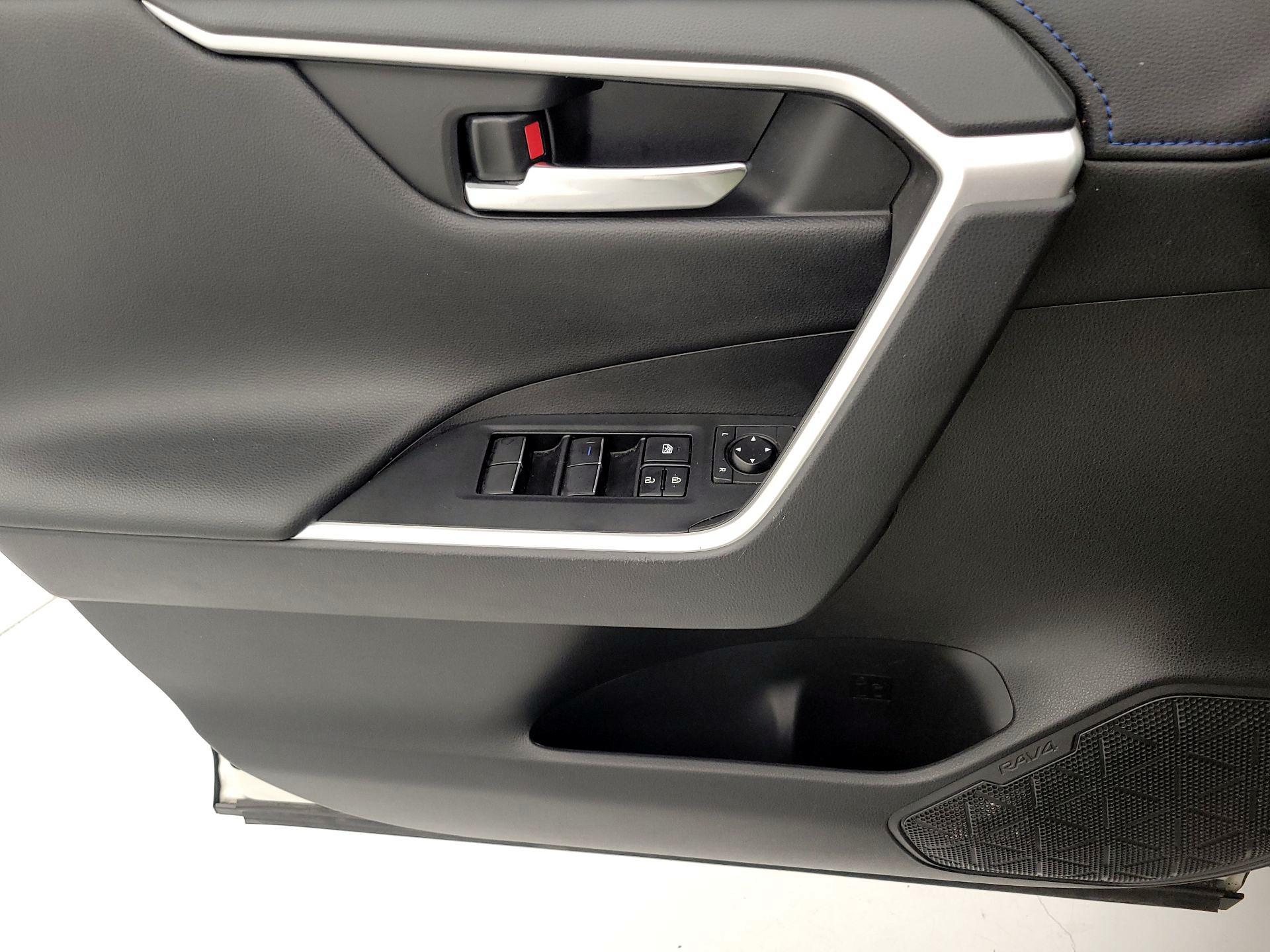 Thumbnail: 2021 Toyota RAV4 - 12