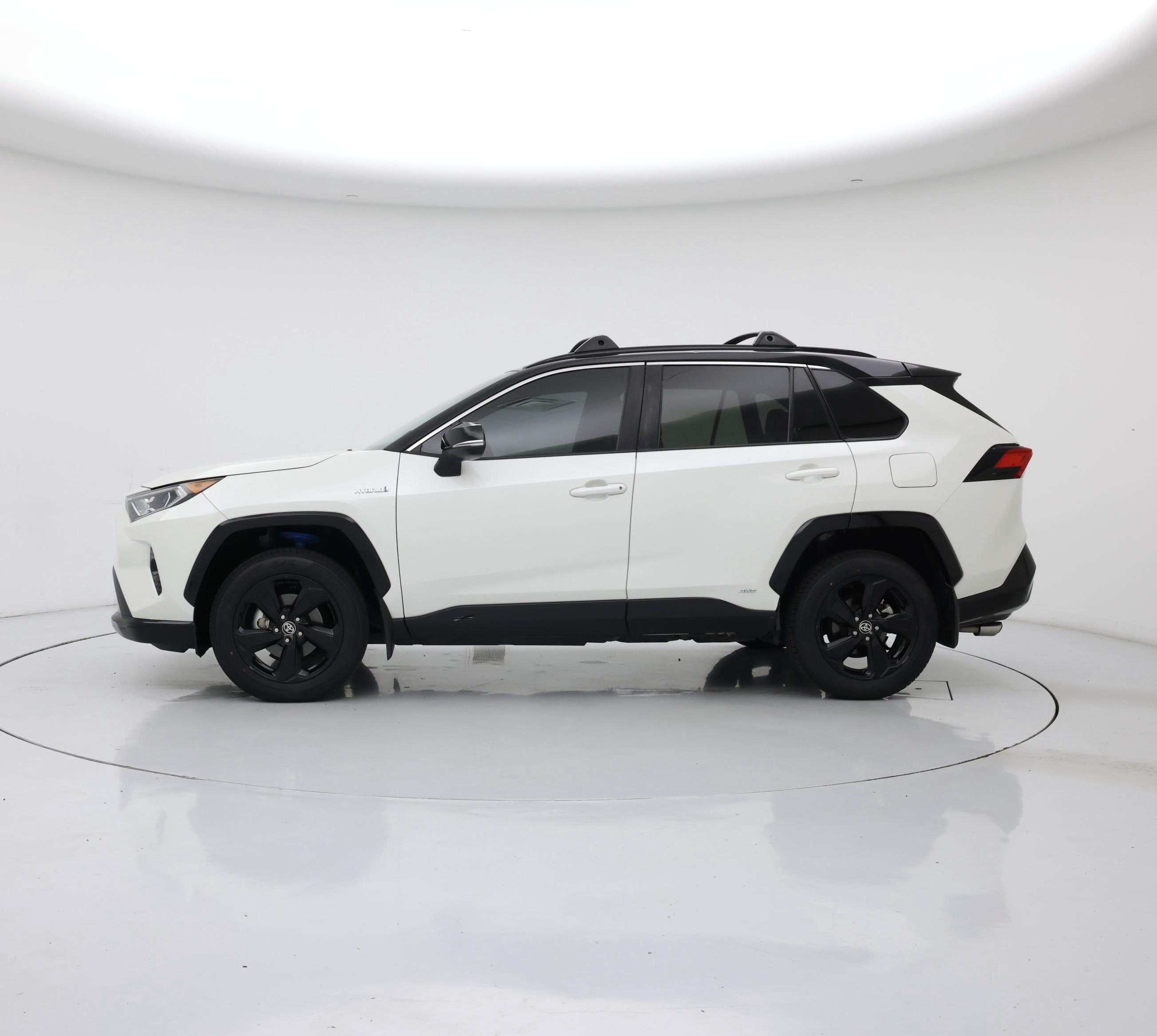 Thumbnail: 2021 Toyota RAV4 - 3