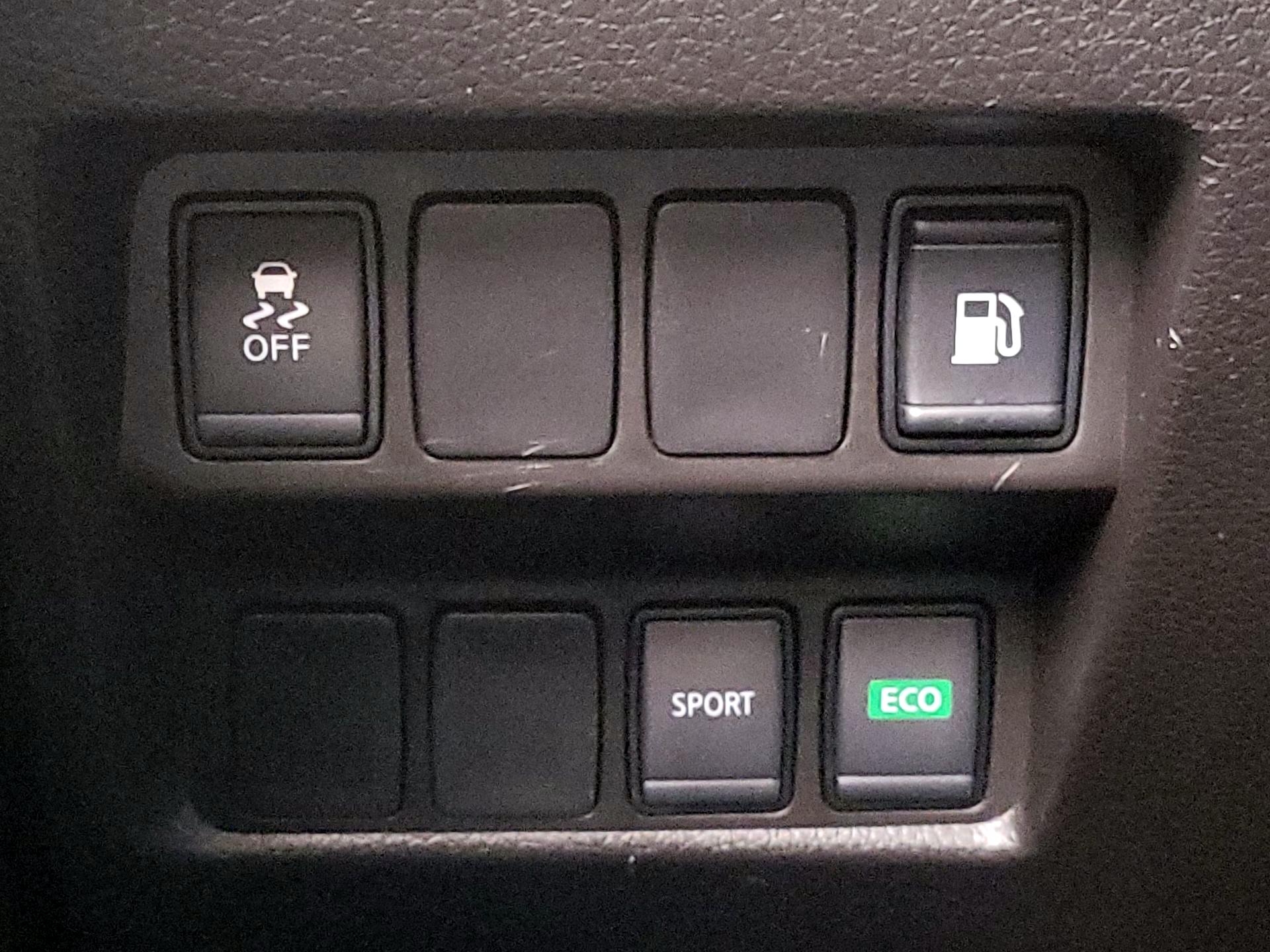 Thumbnail: 2018 Nissan Rogue - 13