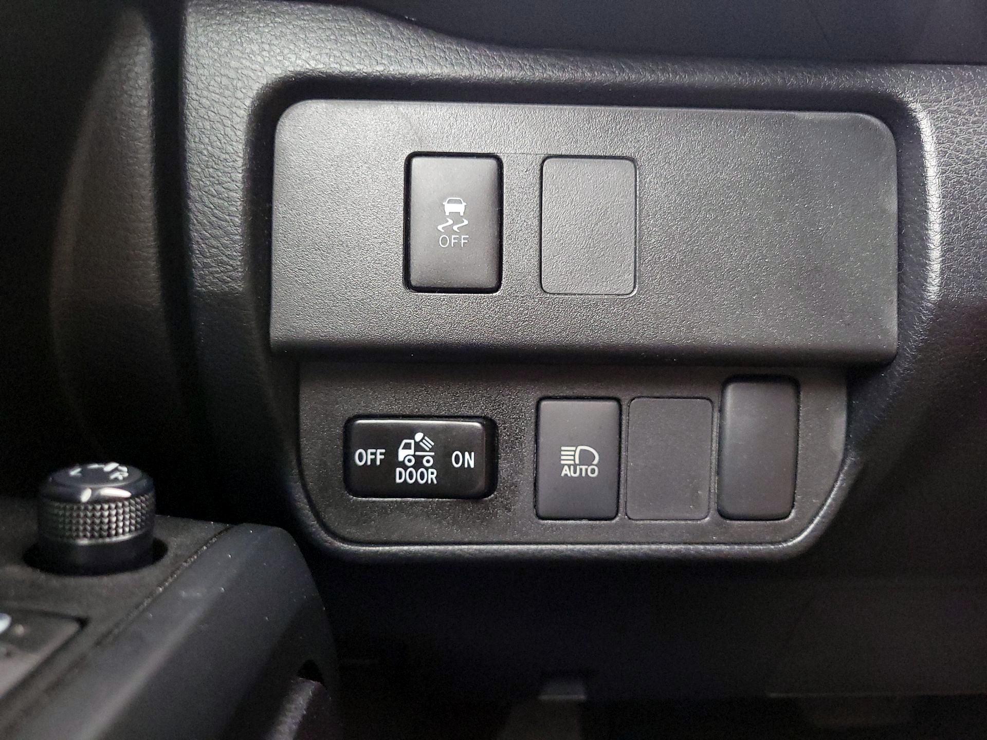 Thumbnail: 2020 Toyota Tacoma - 13