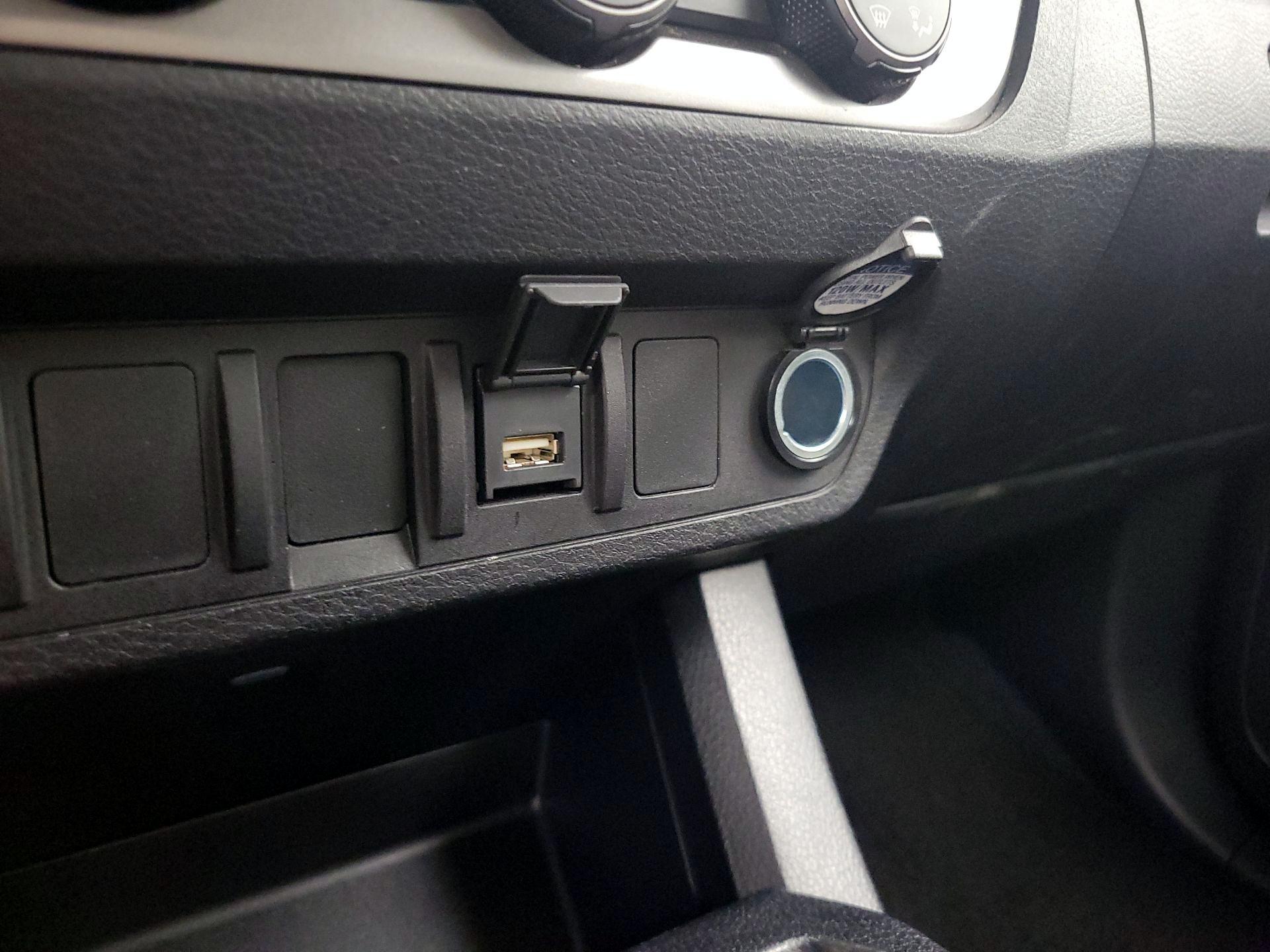 Thumbnail: 2020 Toyota Tacoma - 18