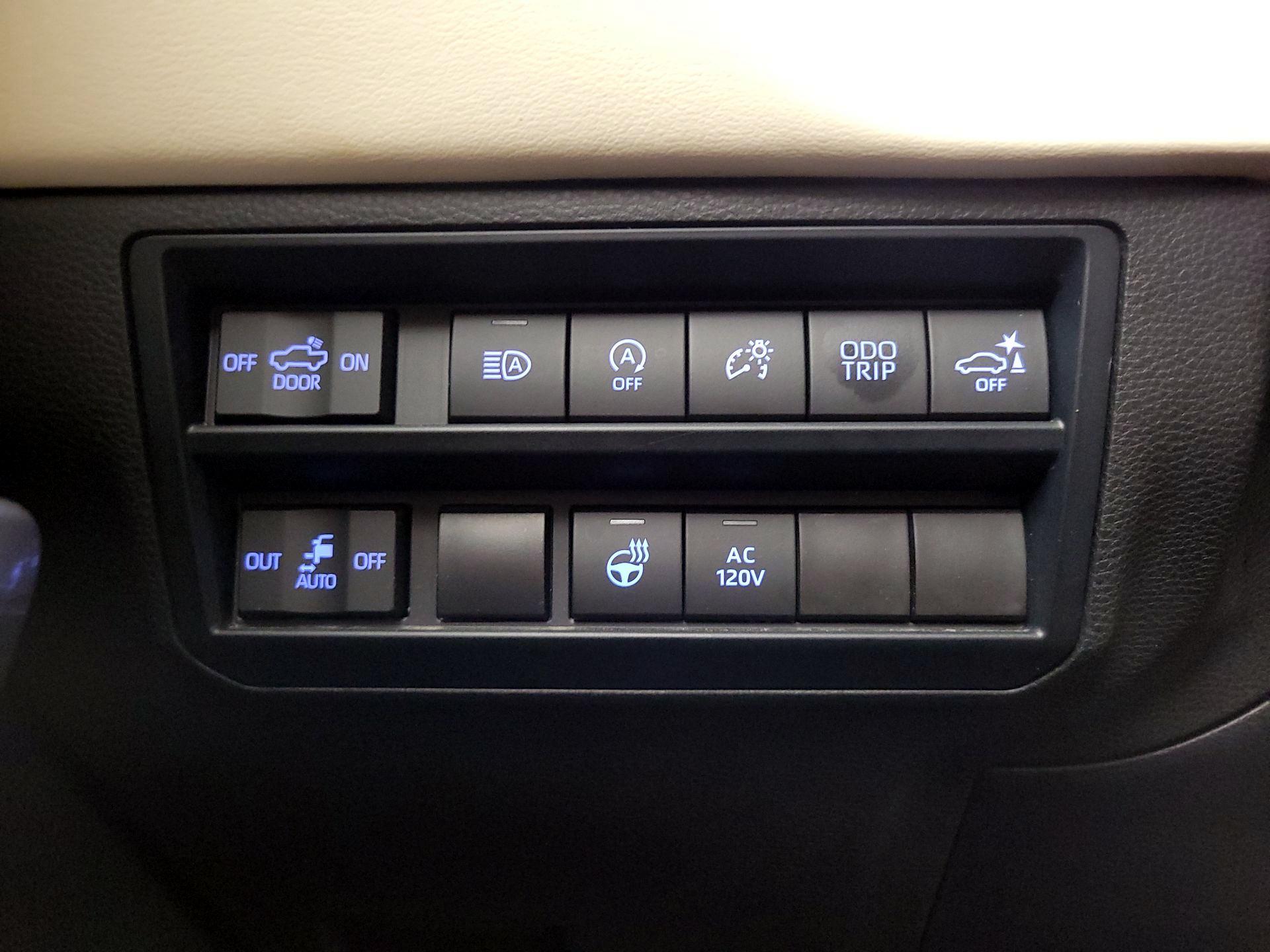 Thumbnail: 2022 Toyota Tundra - 13