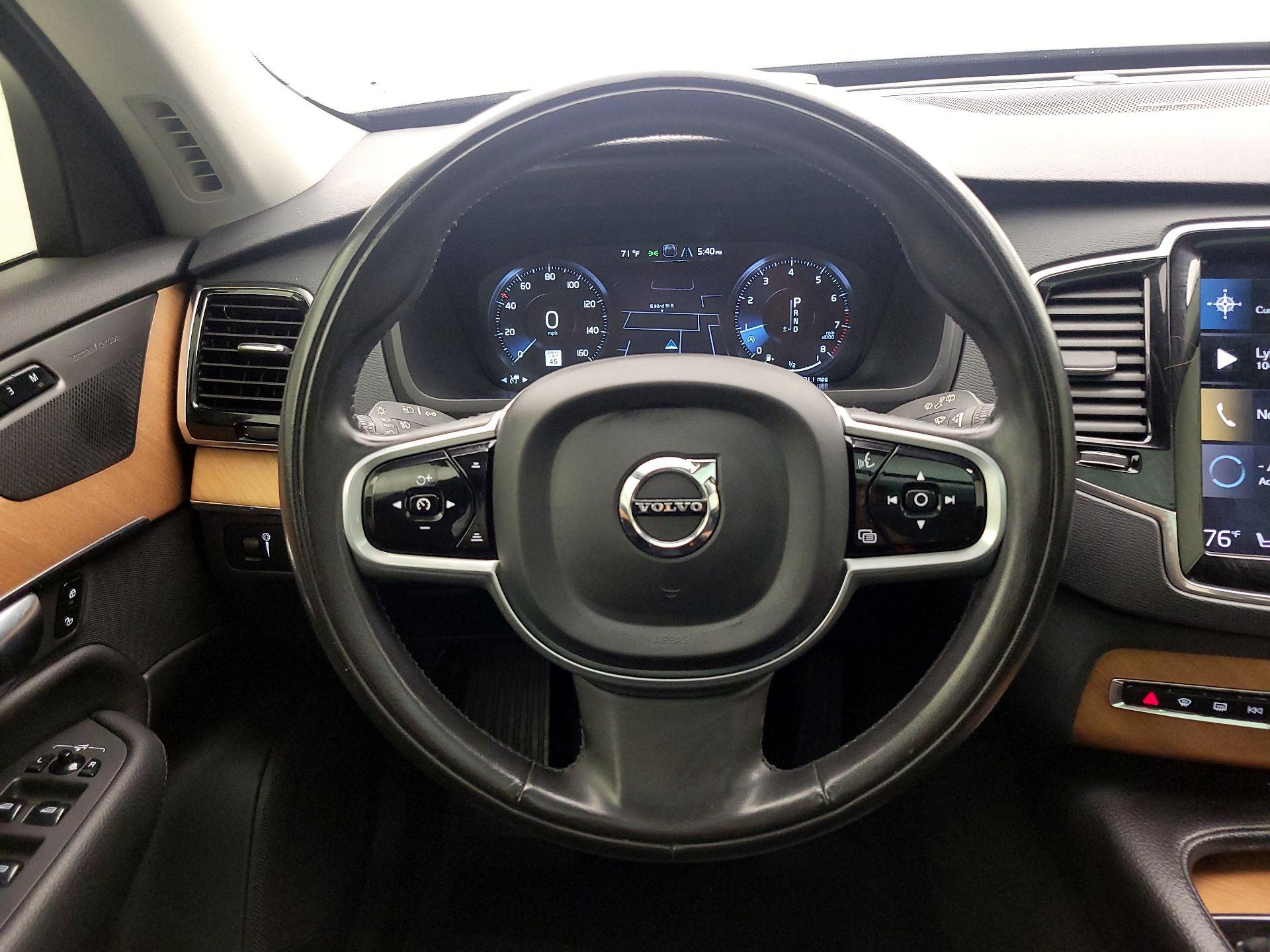 Thumbnail: 2022 Volvo XC90 - 10