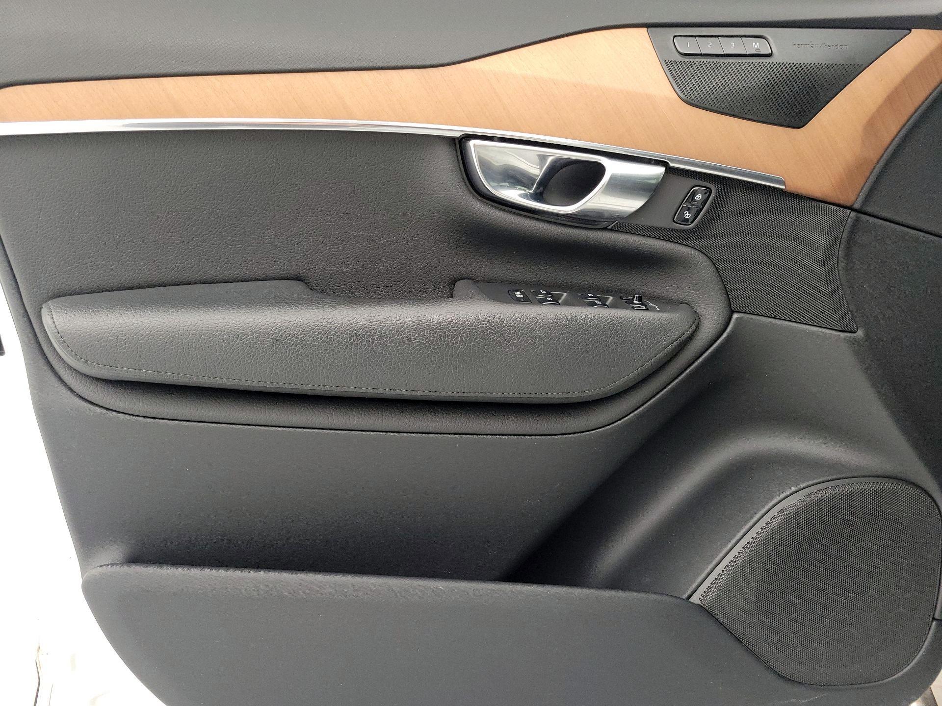 Thumbnail: 2022 Volvo XC90 - 12