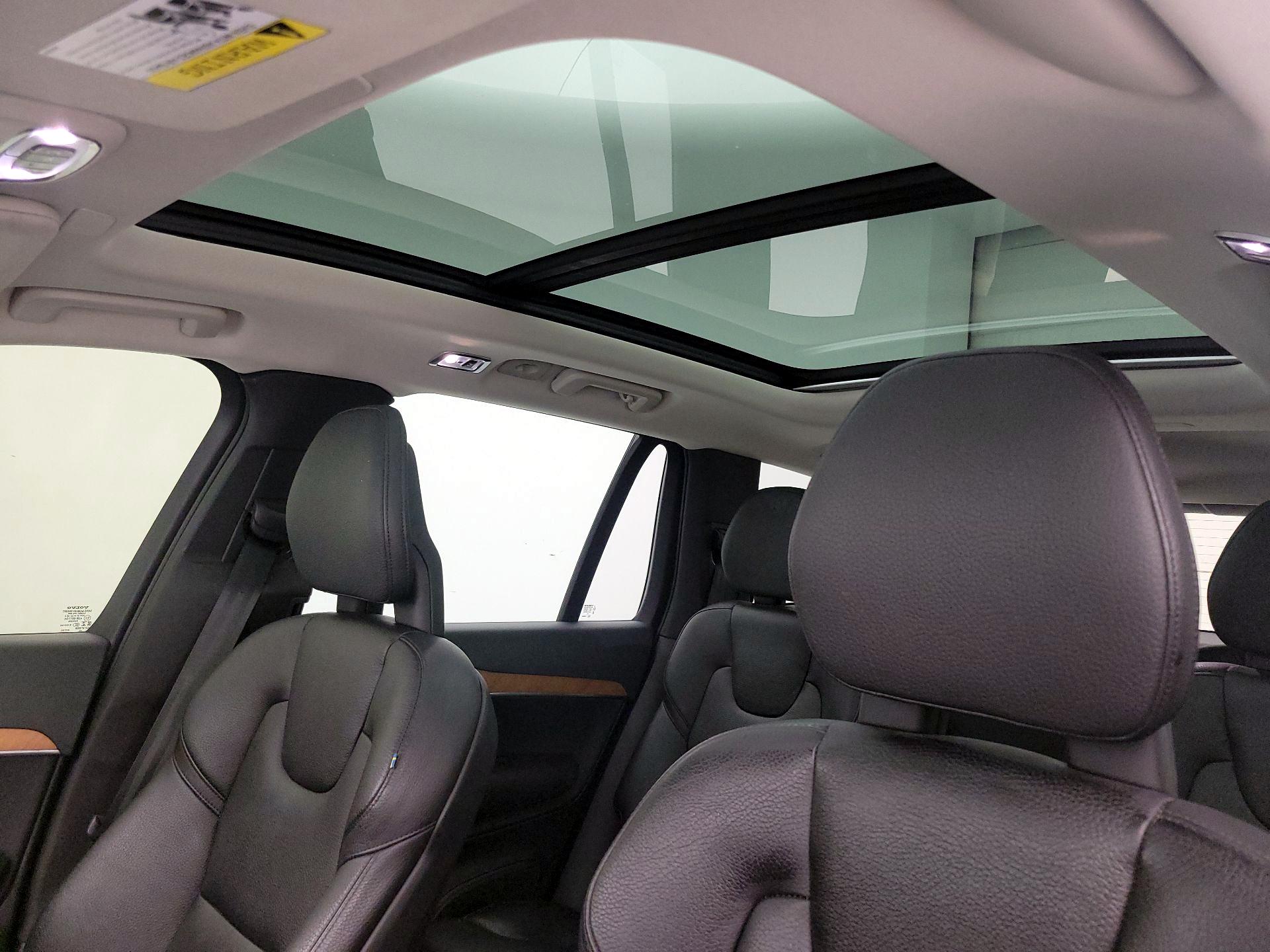 Thumbnail: 2022 Volvo XC90 - 20