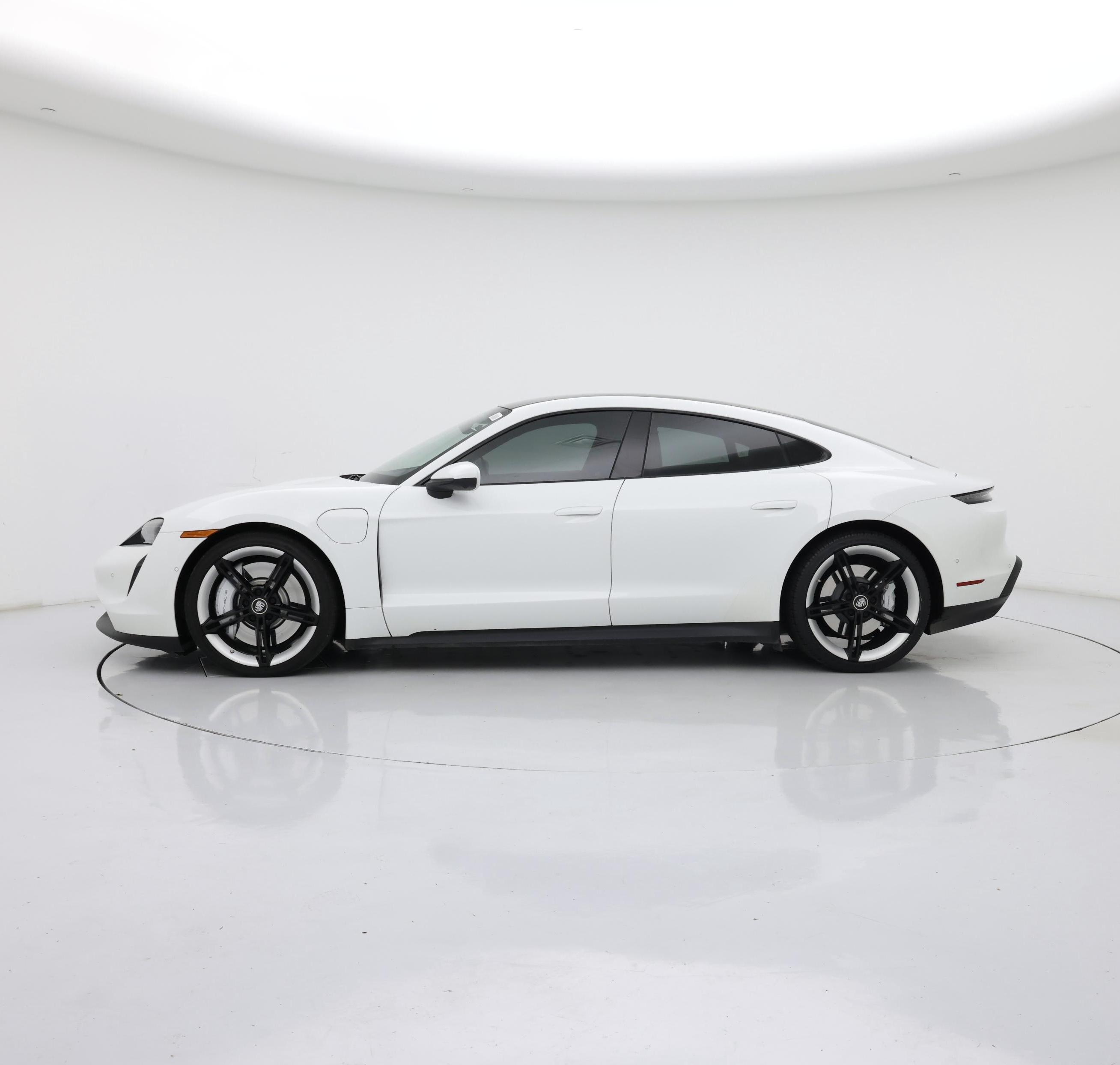 Thumbnail: 2022 Porsche Taycan - 3