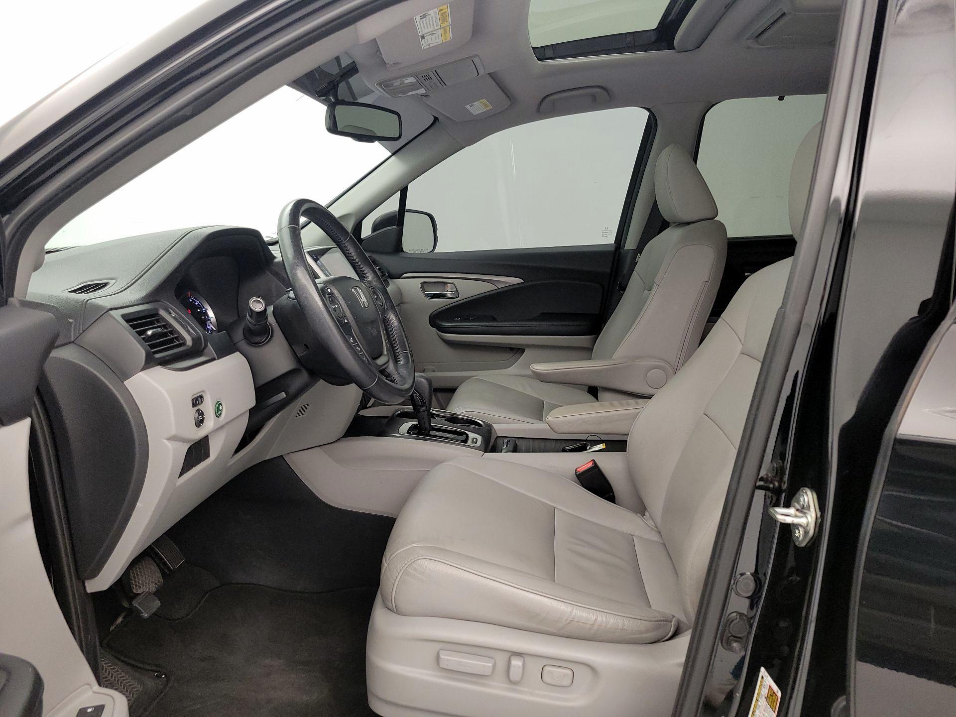 Thumbnail: 2017 Honda Pilot - 11