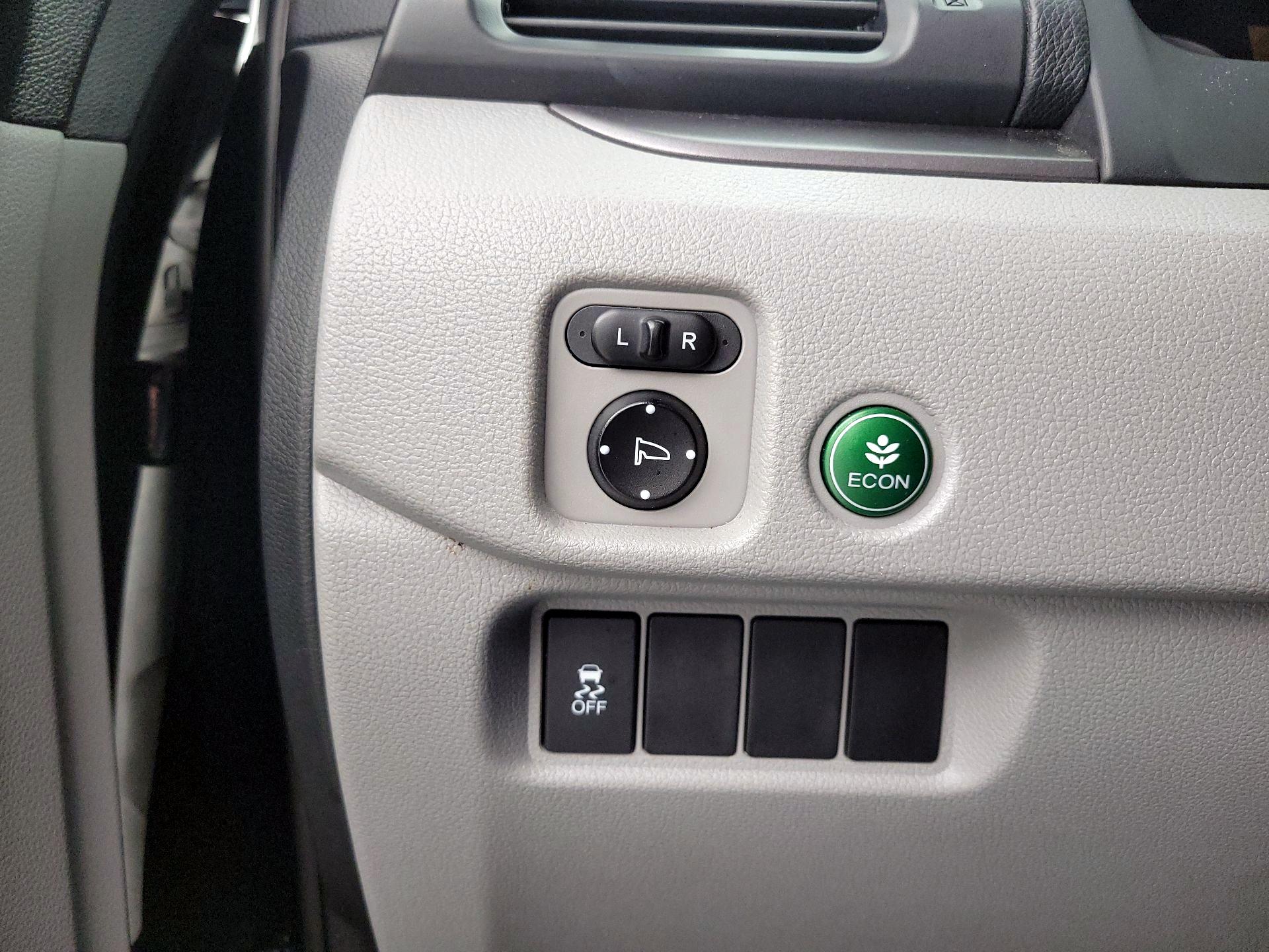 Thumbnail: 2017 Honda Pilot - 13