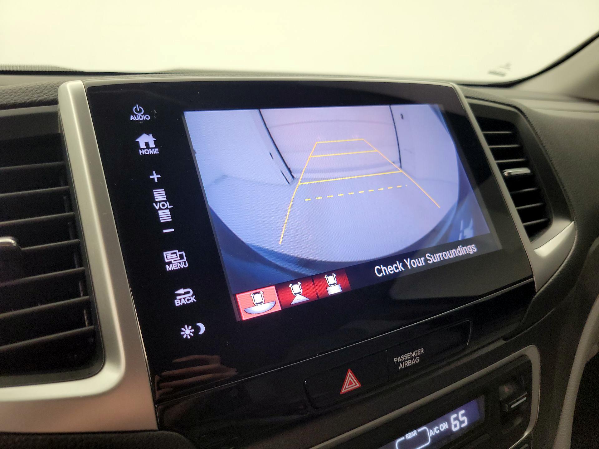 Thumbnail: 2017 Honda Pilot - 14