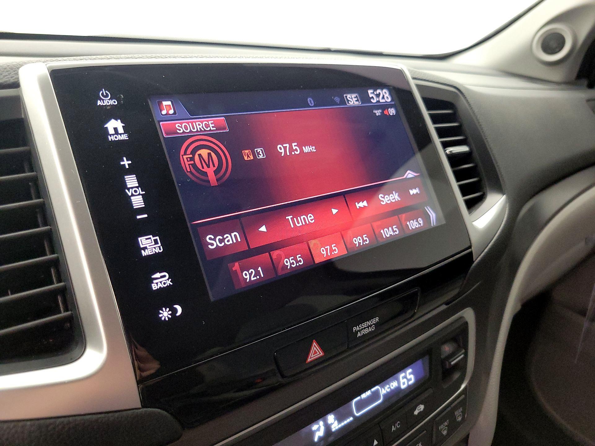 Thumbnail: 2017 Honda Pilot - 15