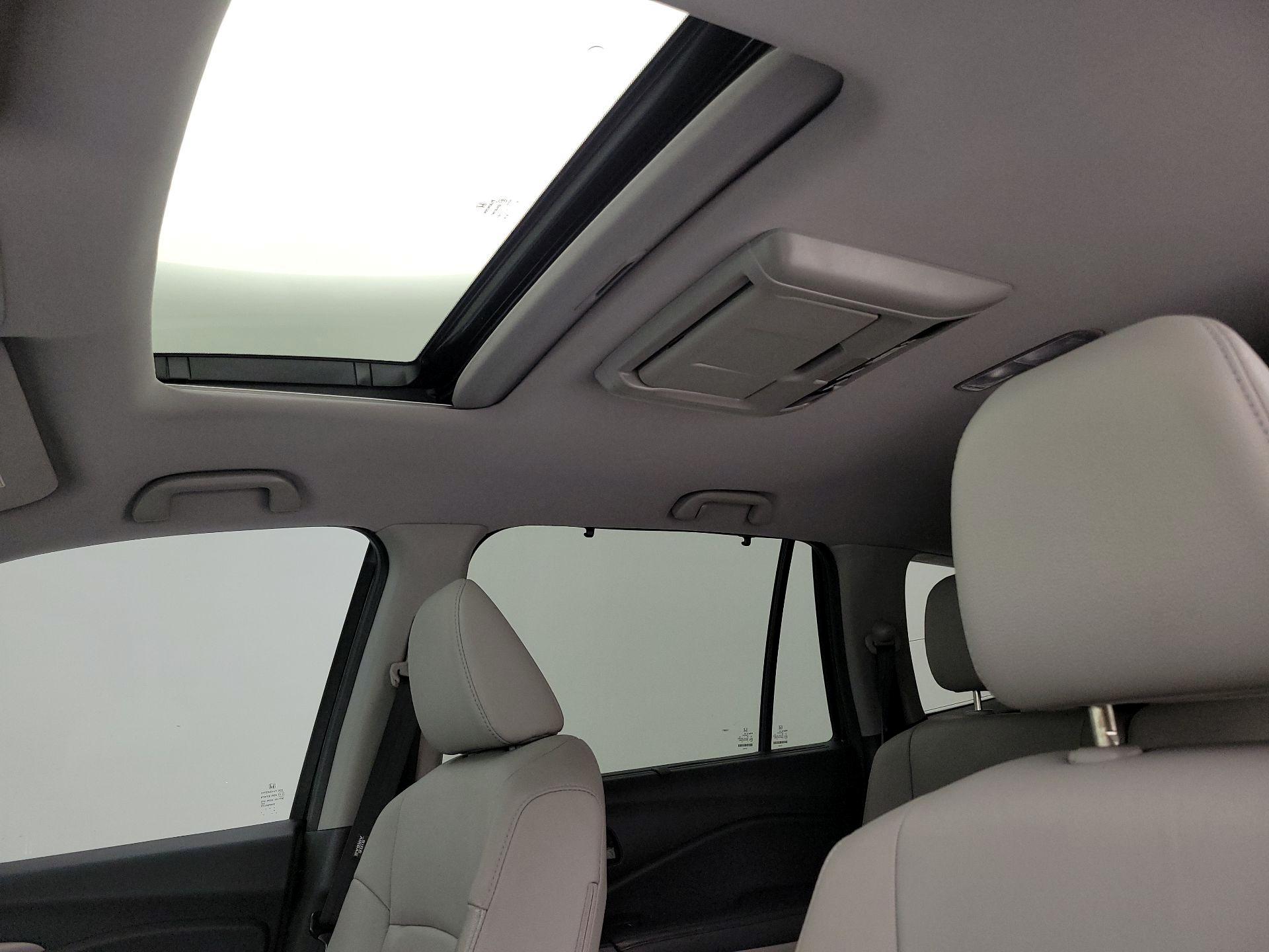 Thumbnail: 2017 Honda Pilot - 19