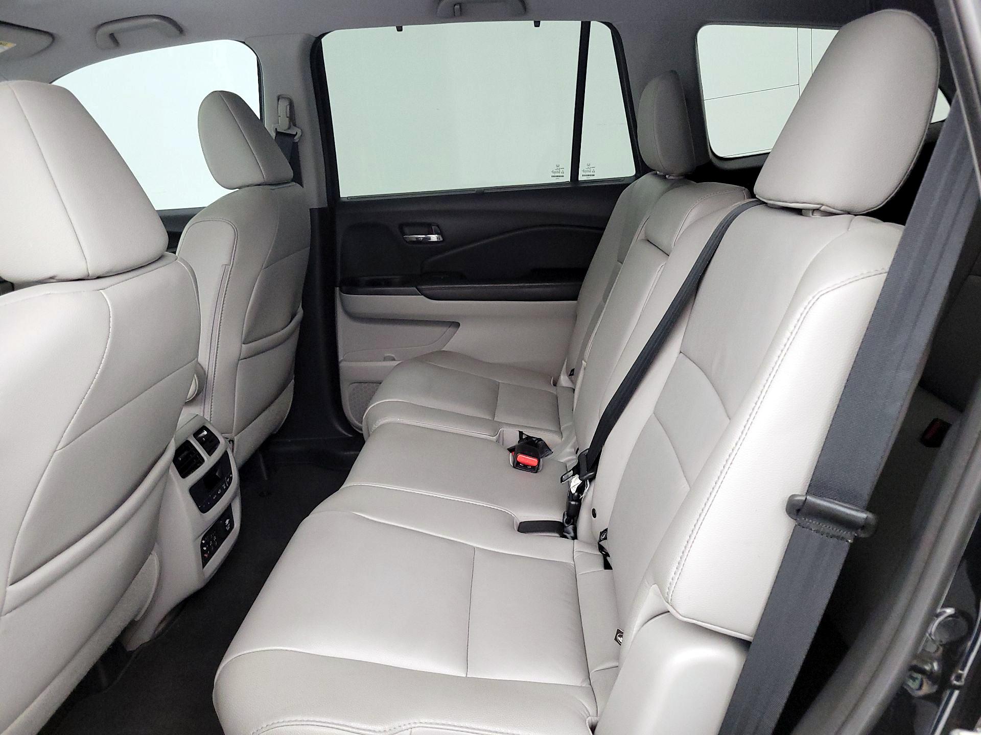 Thumbnail: 2017 Honda Pilot - 20