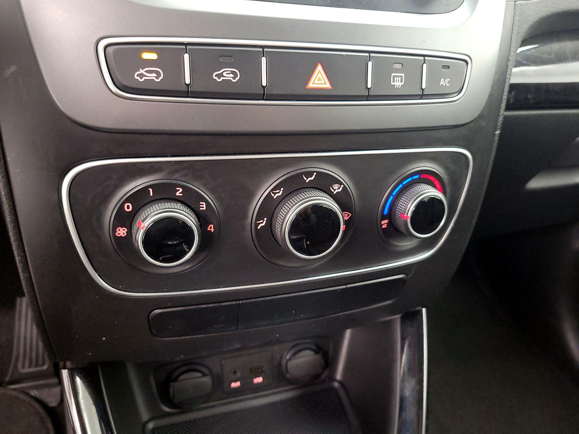 Thumbnail: 2014 Kia Sorento - 15