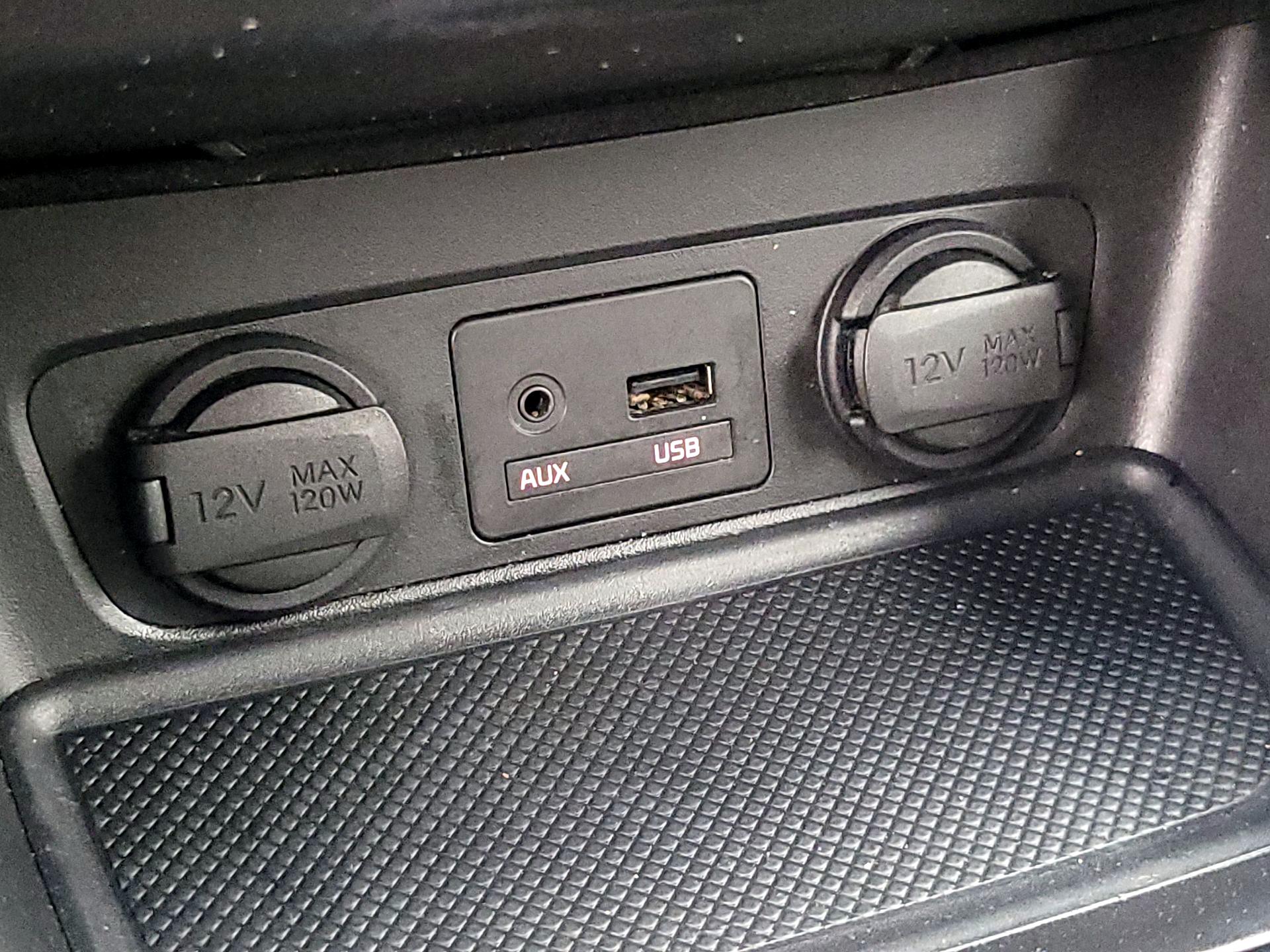 Thumbnail: 2014 Kia Sorento - 17