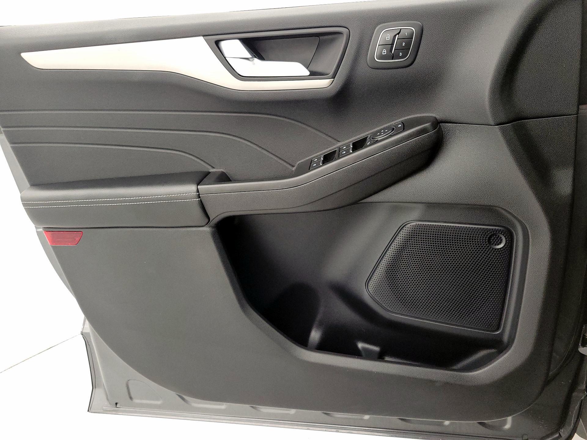 Thumbnail: 2022 Ford Escape - 12