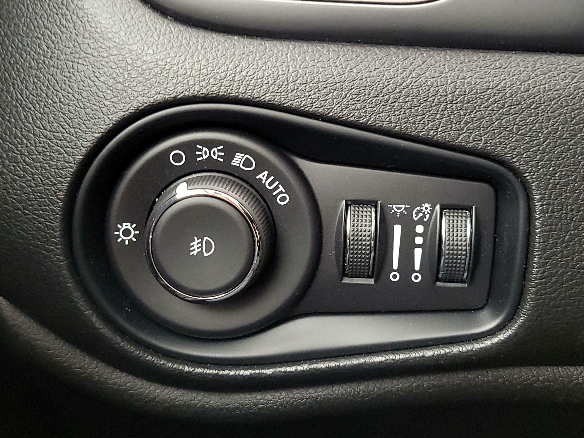 Thumbnail: 2021 Jeep Renegade - 13