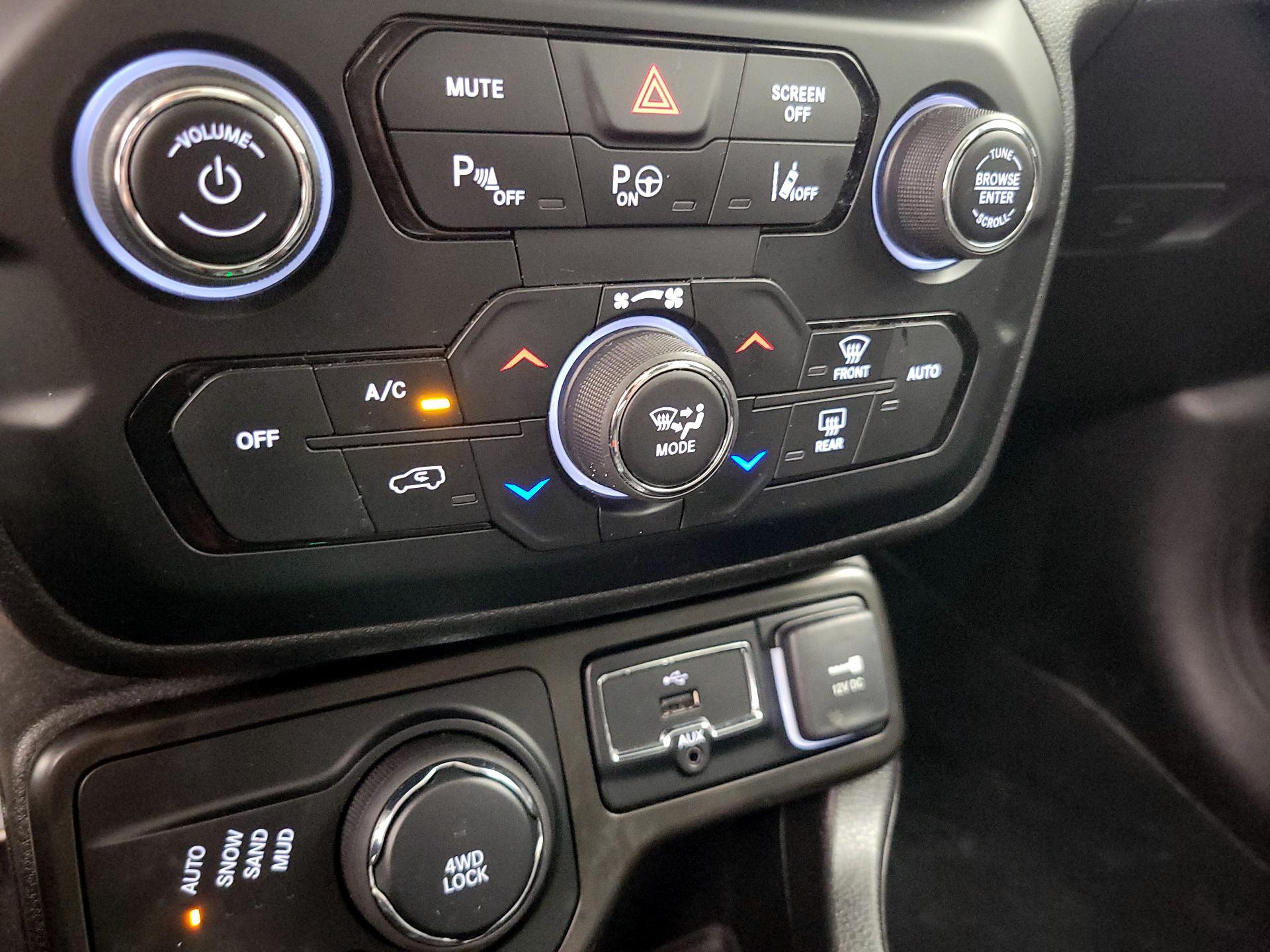 Thumbnail: 2021 Jeep Renegade - 17