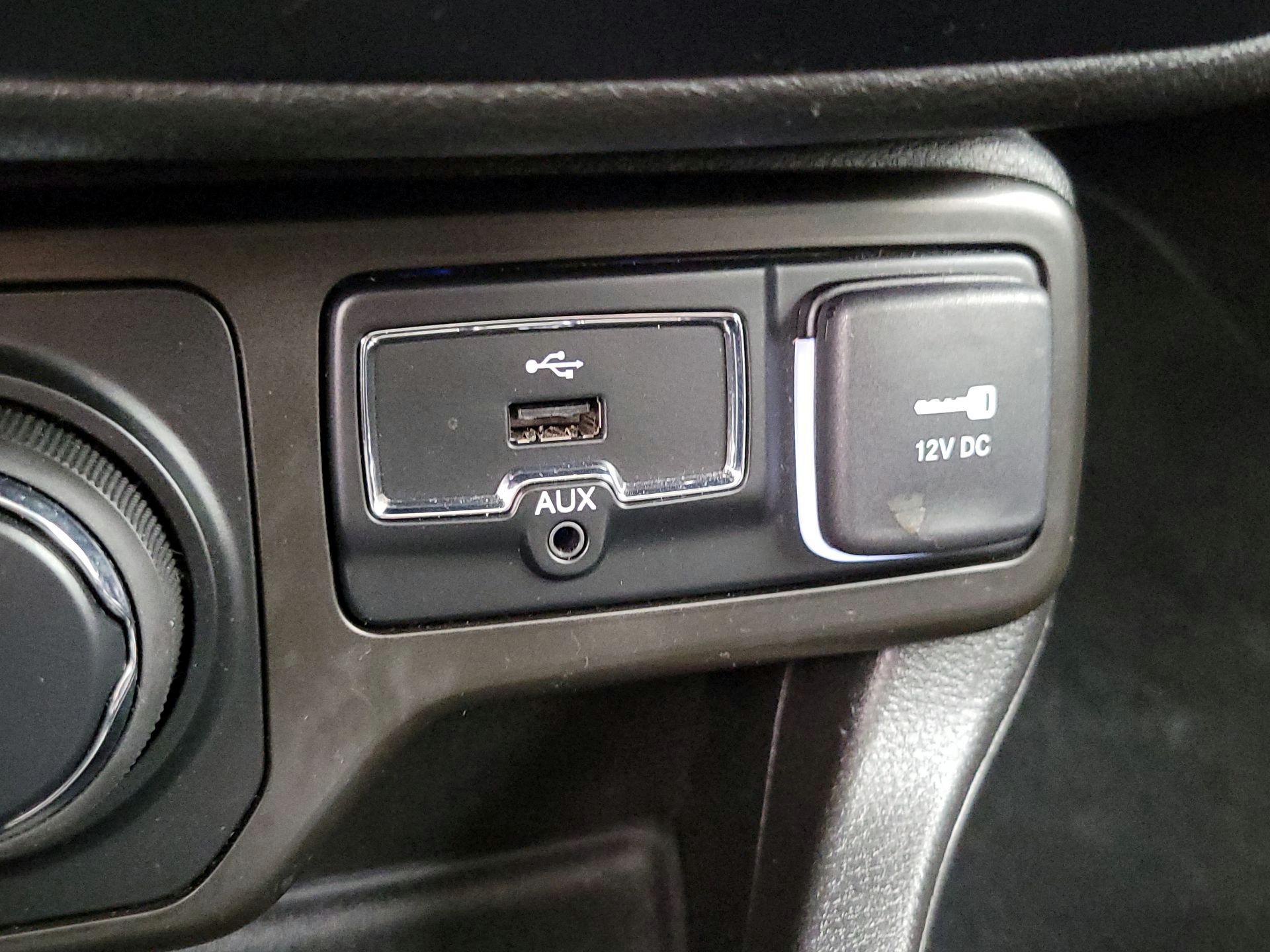 Thumbnail: 2021 Jeep Renegade - 19