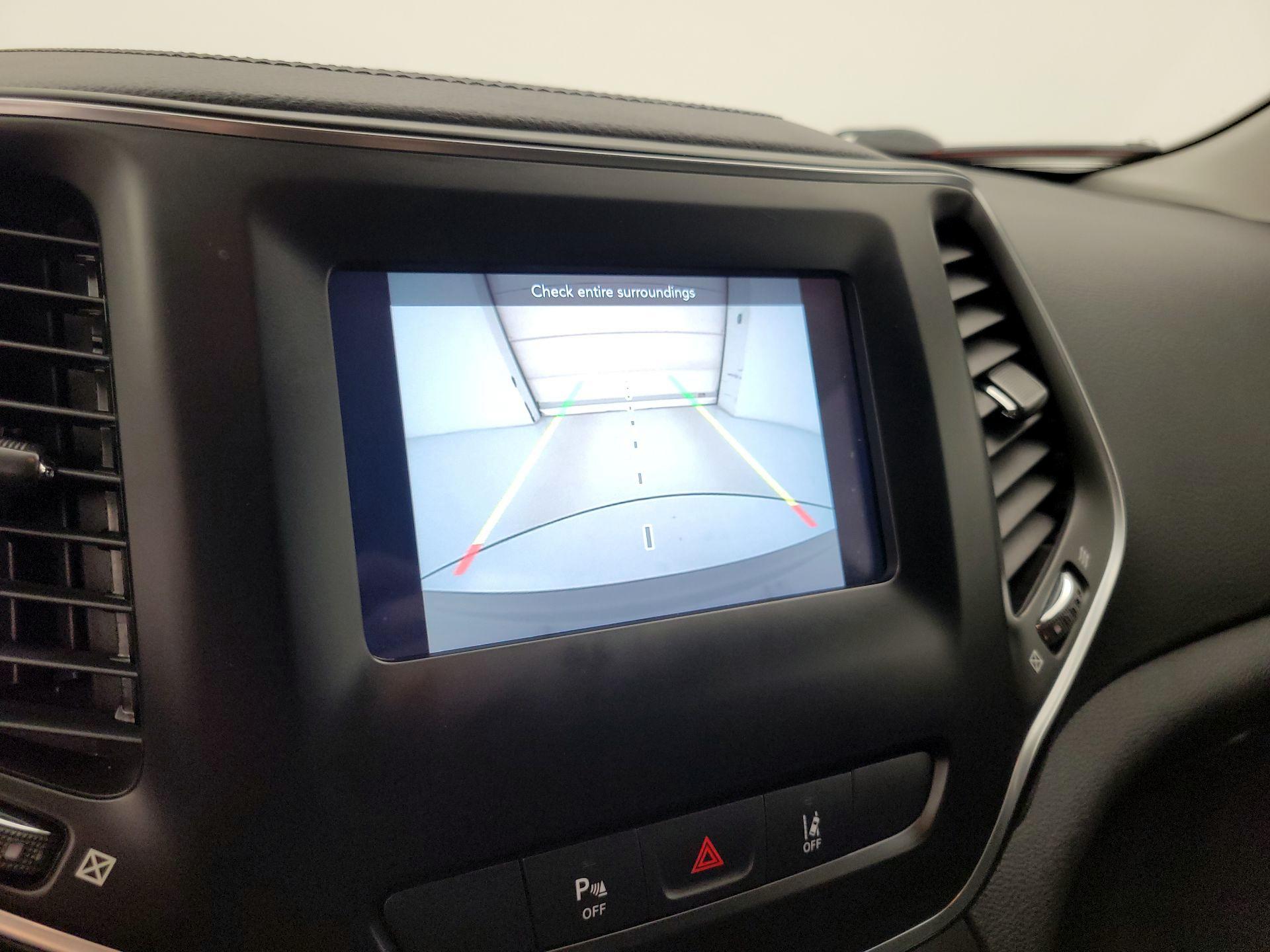 Thumbnail: 2021 Jeep Cherokee - 14