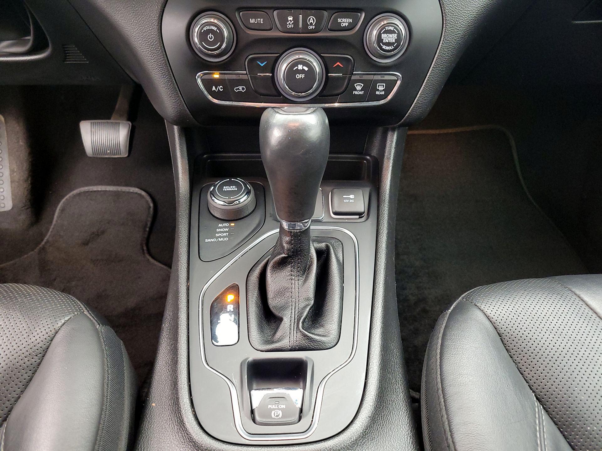 Thumbnail: 2021 Jeep Cherokee - 17