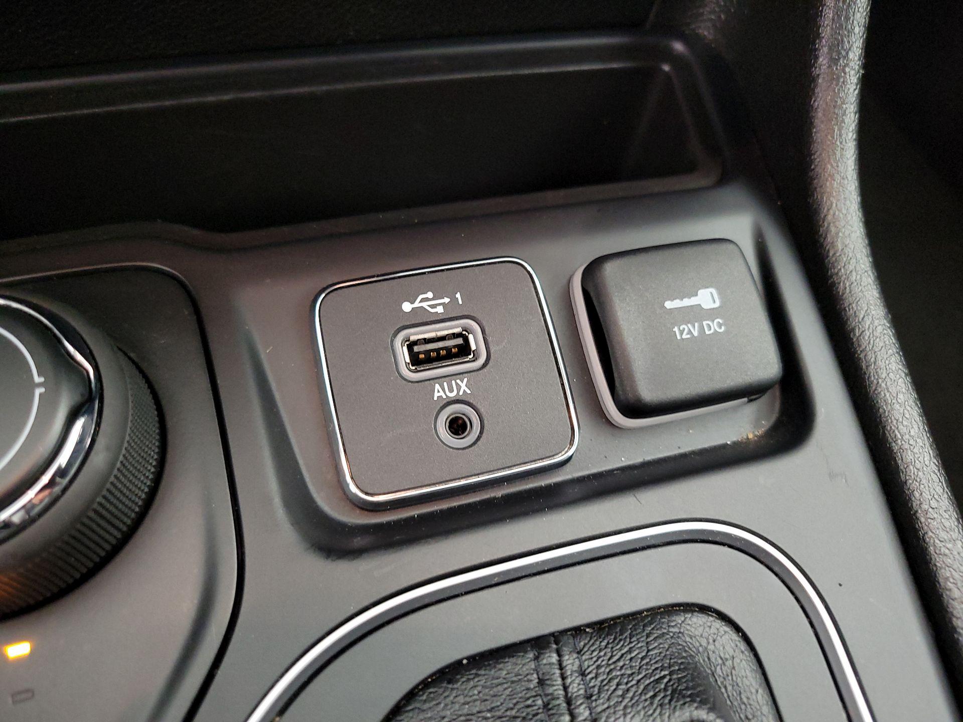 Thumbnail: 2021 Jeep Cherokee - 18