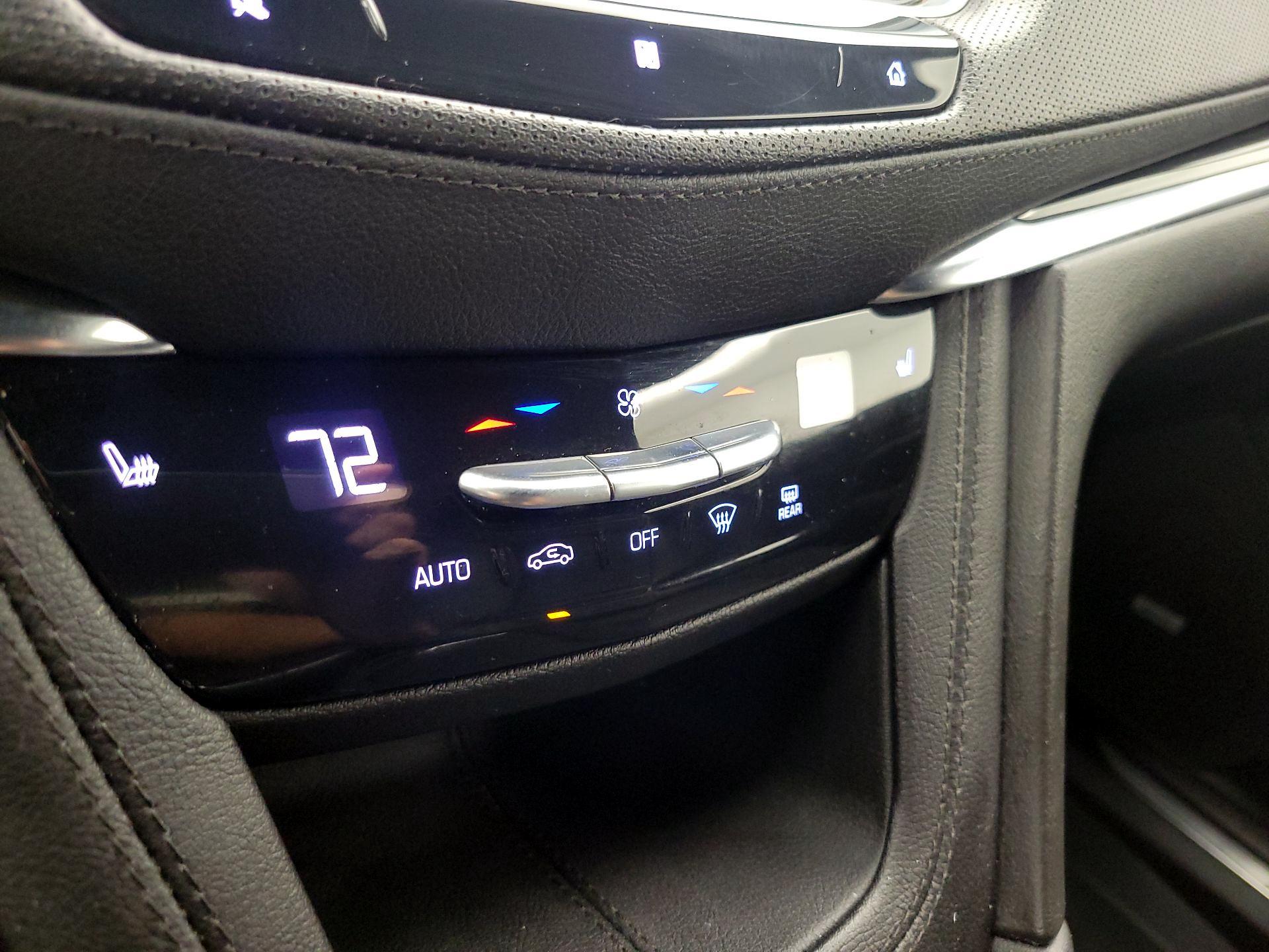 Thumbnail: 2021 Cadillac XT5 - 16