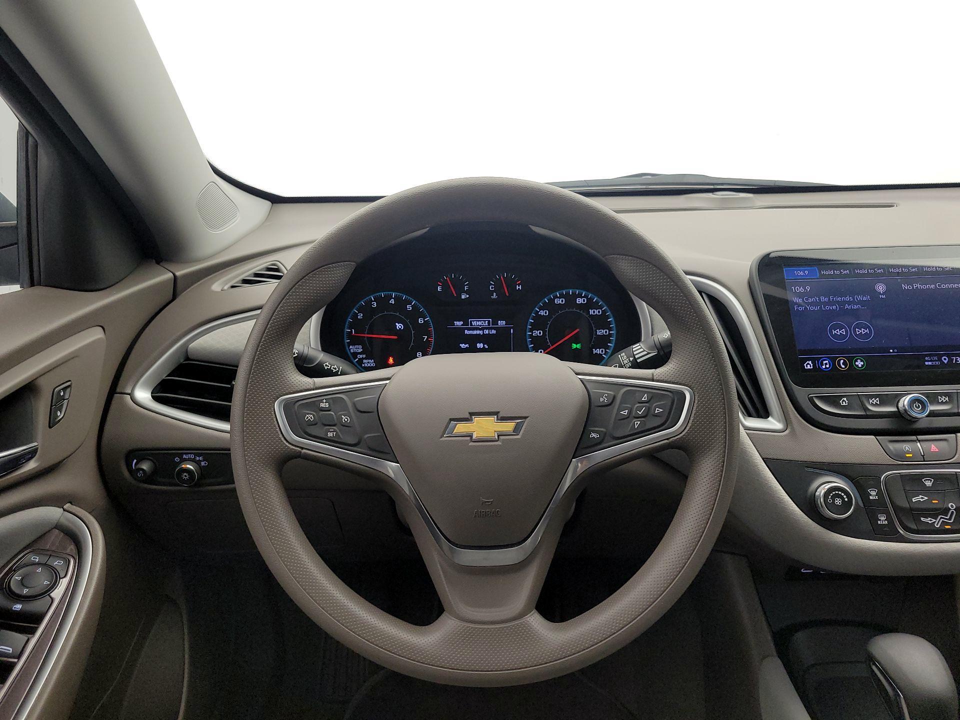 Thumbnail: 2022 Chevrolet Malibu - 10