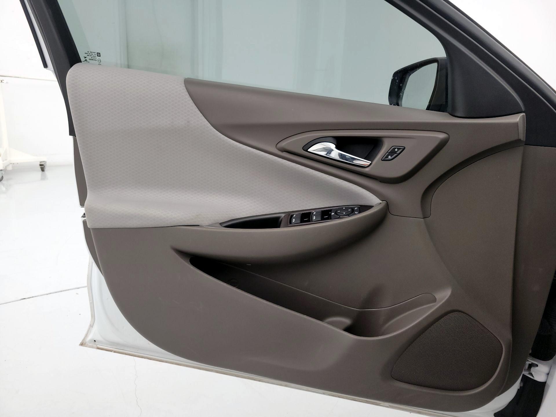 Thumbnail: 2022 Chevrolet Malibu - 12