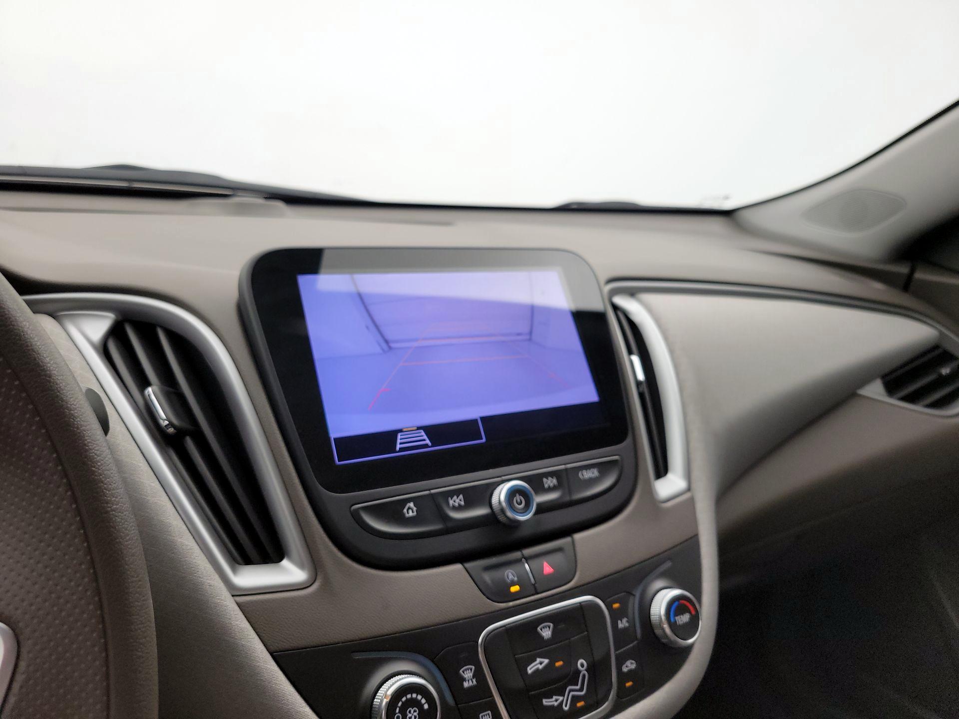 Thumbnail: 2022 Chevrolet Malibu - 14