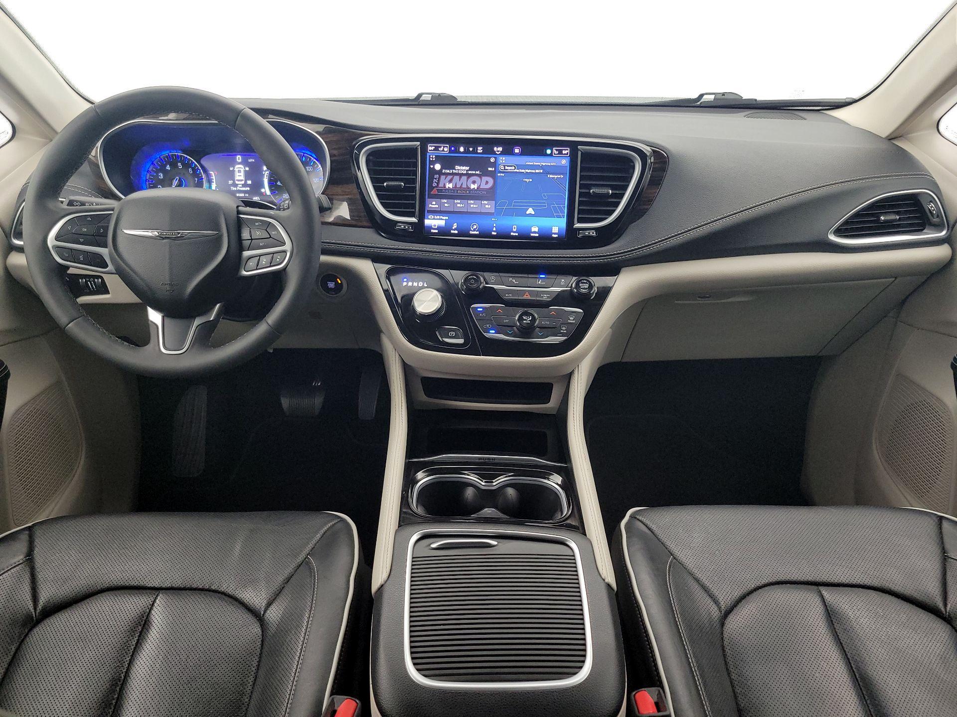 Thumbnail: 2023 Chrysler Pacifica - 9