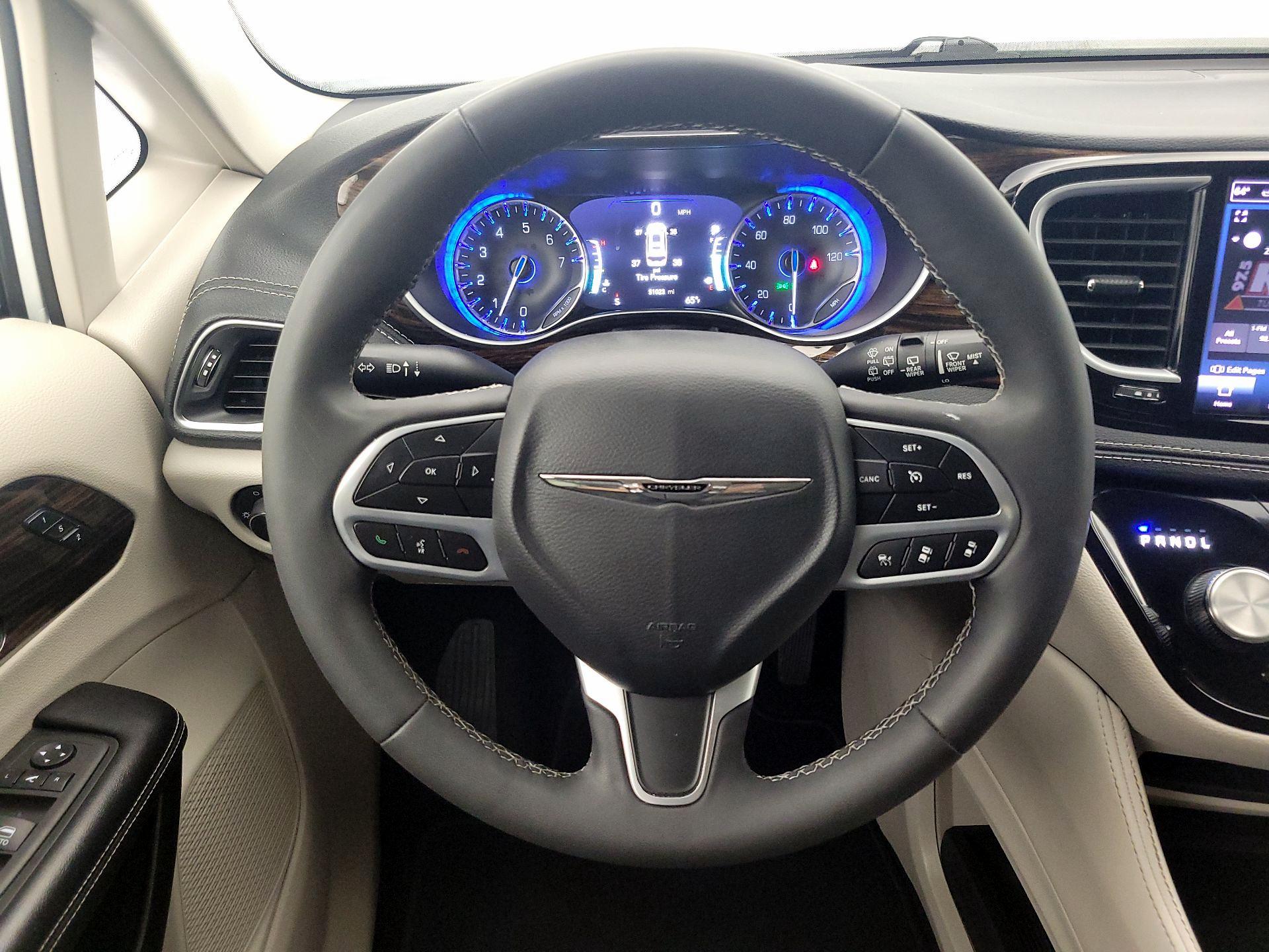 Thumbnail: 2023 Chrysler Pacifica - 10