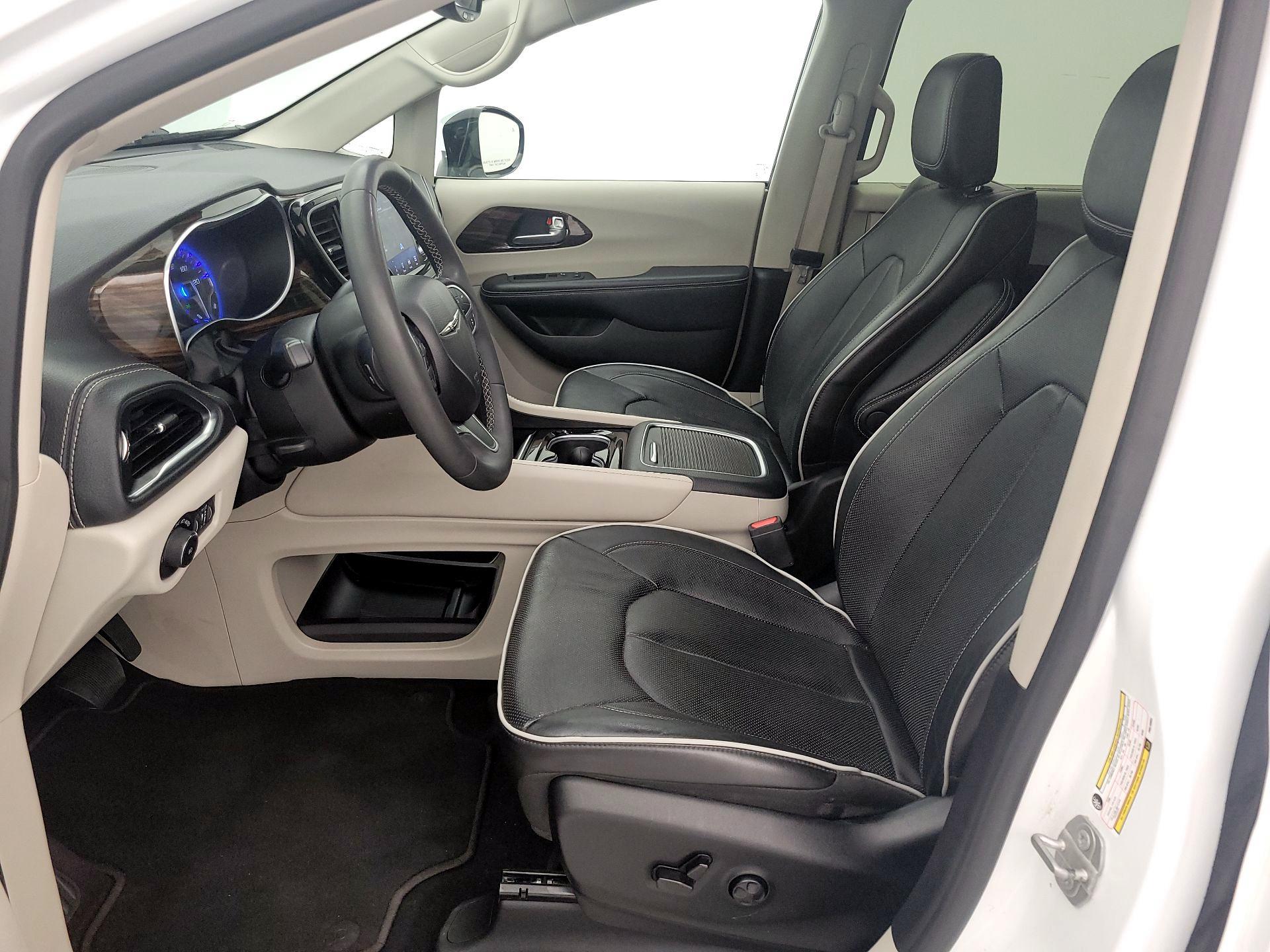 Thumbnail: 2023 Chrysler Pacifica - 11