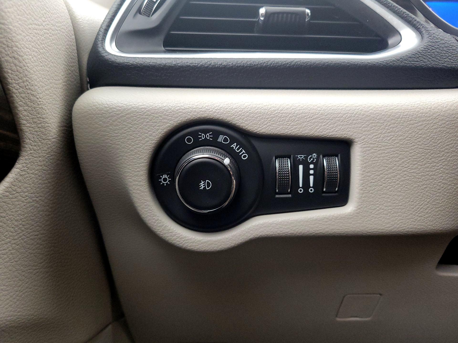 Thumbnail: 2023 Chrysler Pacifica - 13